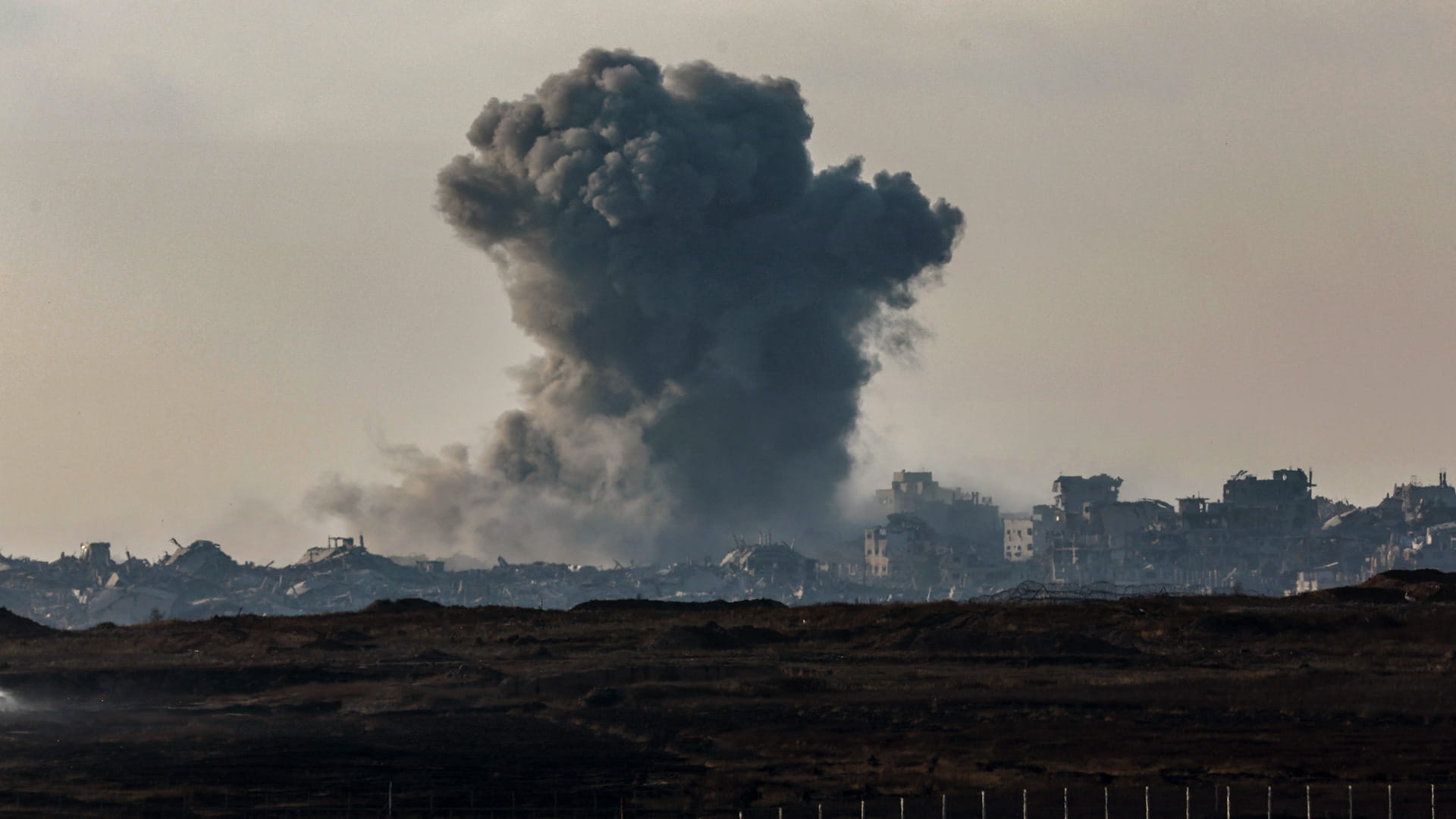 استشهاد 60 فلسطينياً وإصابة العشرات بقصف إسرائيلي متواصل على غزة 