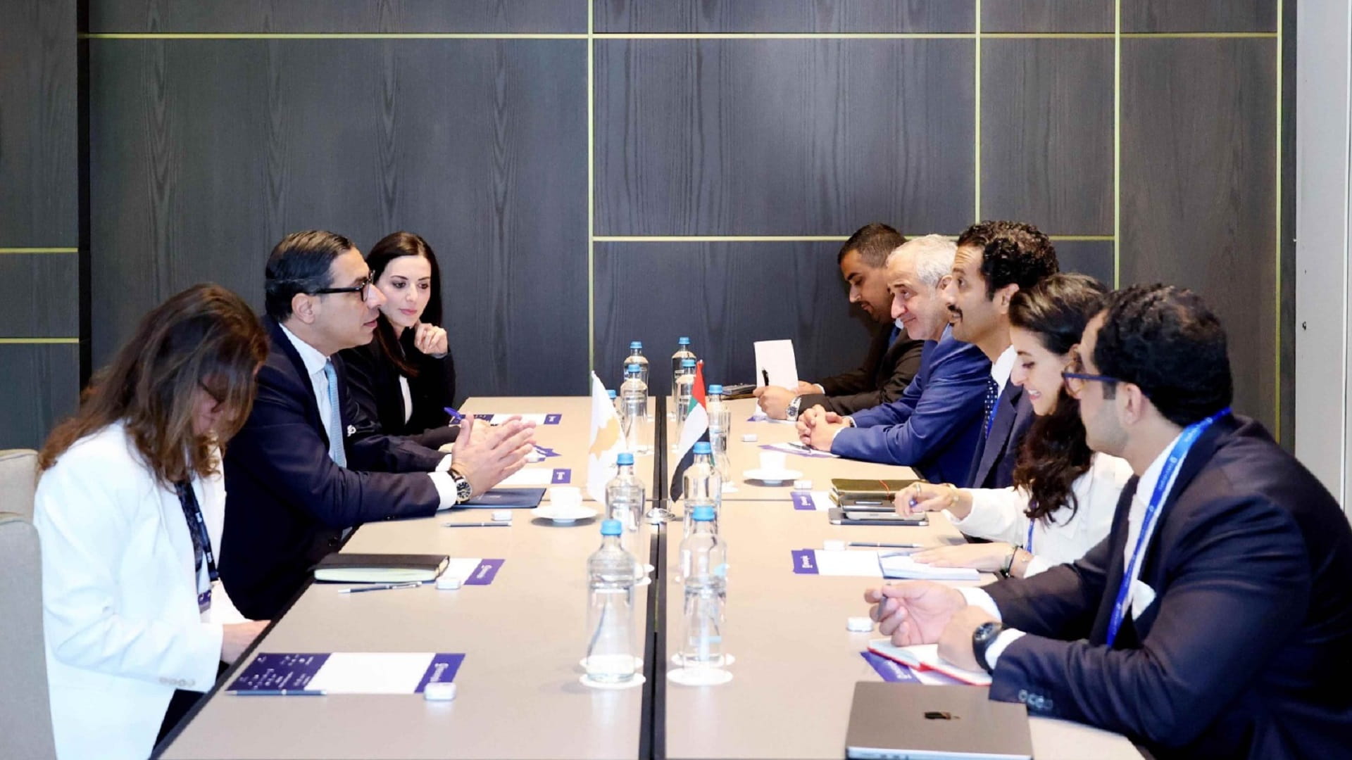 ابن طوق يبحث مع وزراء من قبرص واليونان تعزيز التعاون المشترك