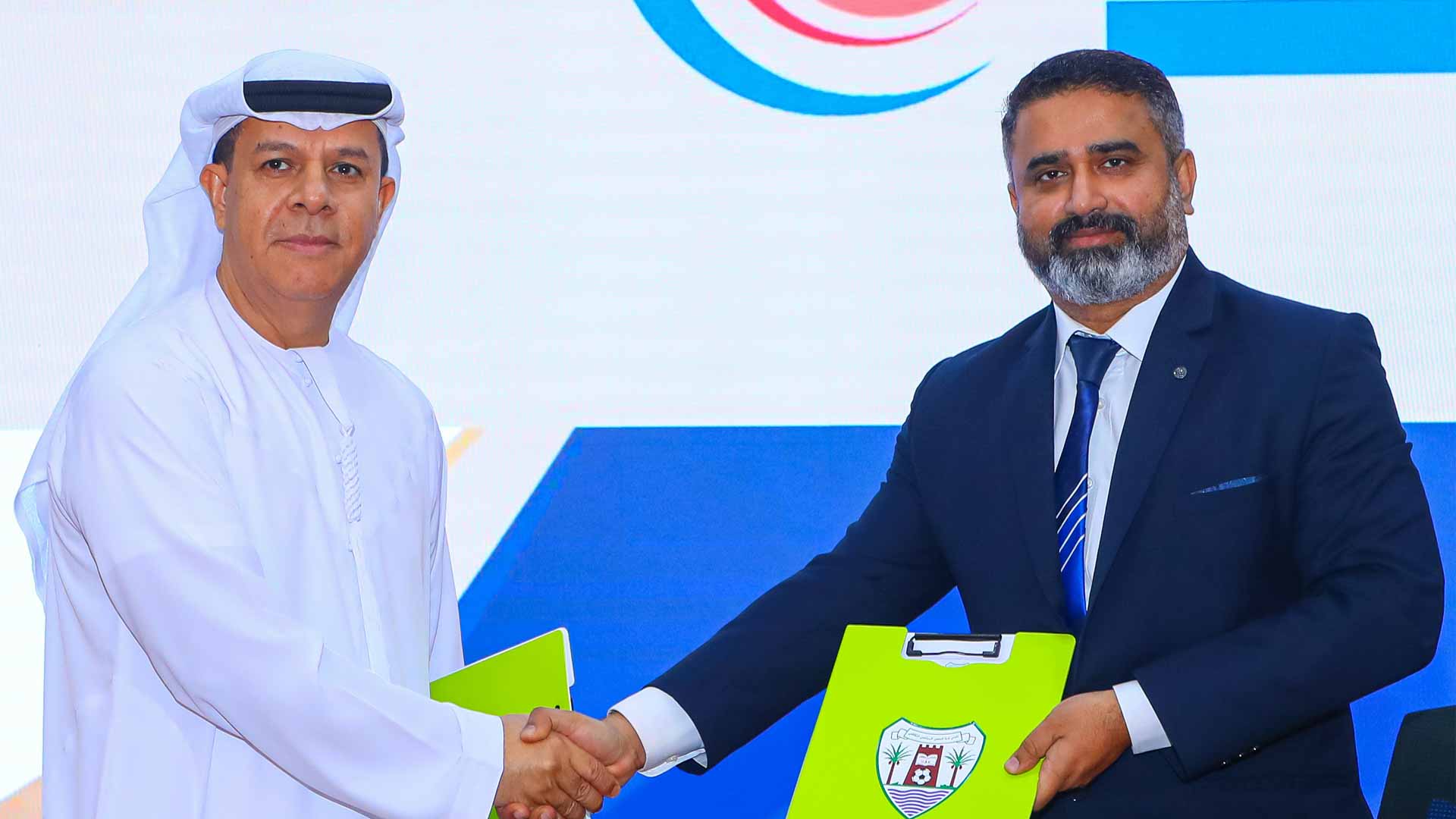 نادي دبا الحصن يوقع شراكة مع مستشفى الشرق لتعزيز الرعاية الصحية 