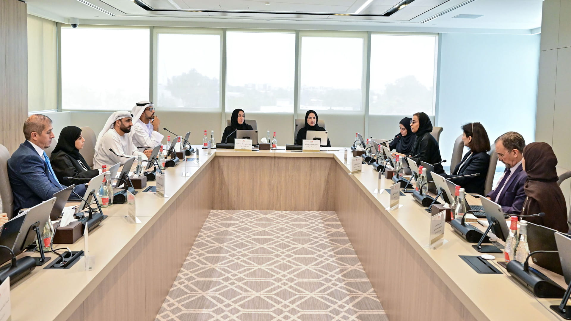 "الوطني" يبحث سبل تعزيز إنتاج الصناعات الدوائية والمستلزمات الطبية 