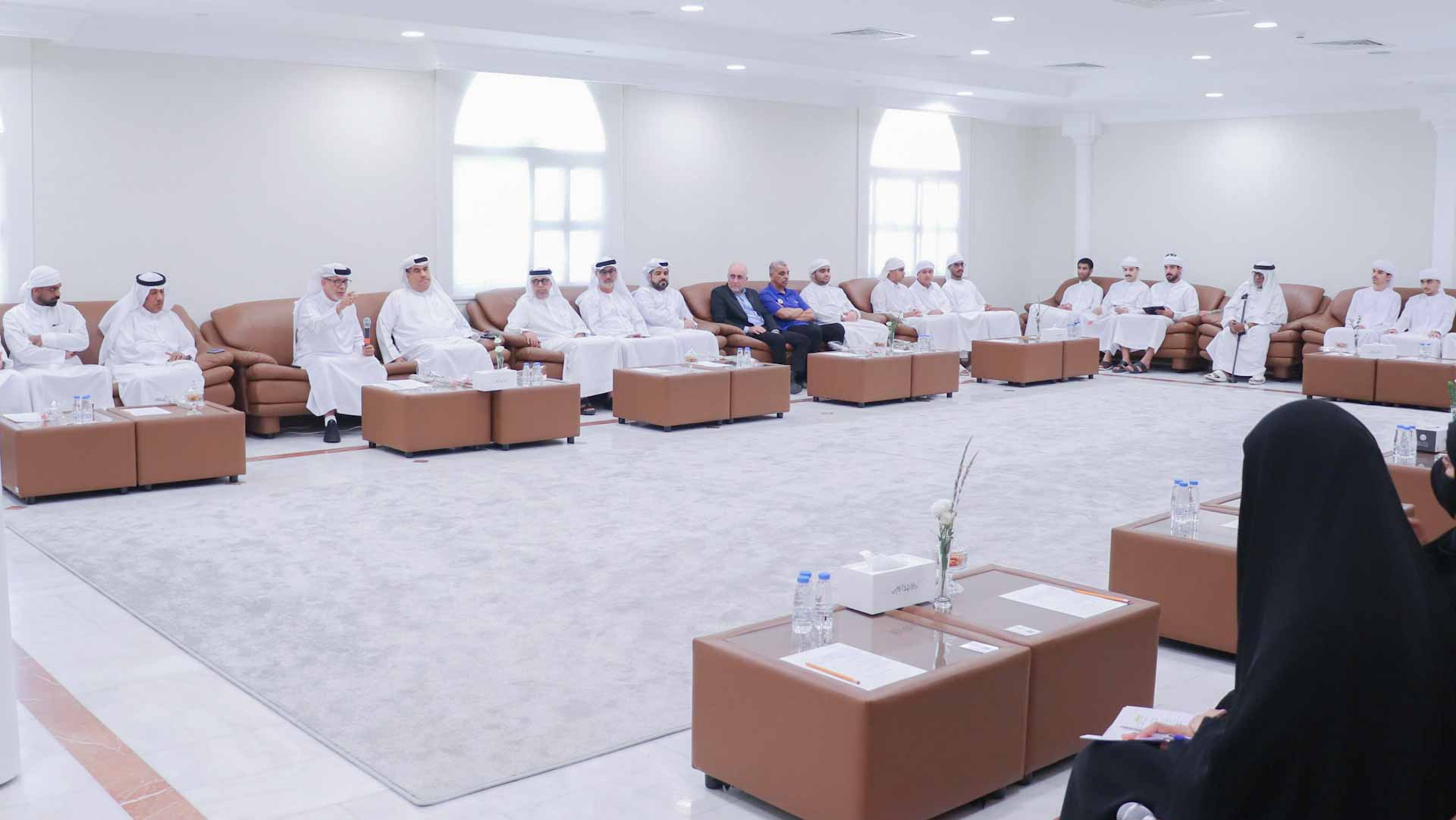 أولياء أمور طلبة دبا الحصن ينظم جلسة حوارية بعنوان"في بيتنا موهوب" 