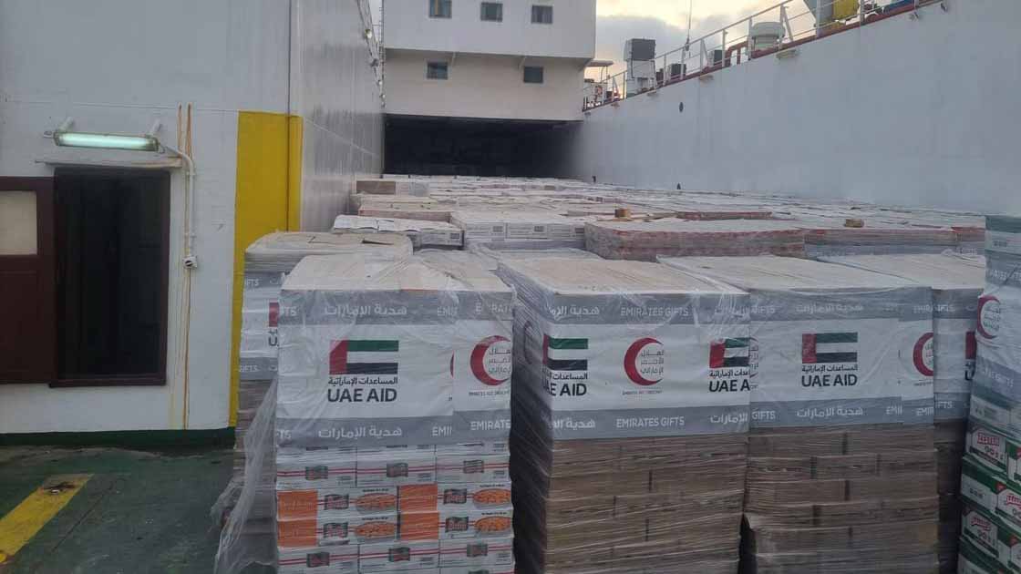 سفينة مساعدات إماراتية تصل غزة تحمل 2100 طن إغاثات إنسانية 