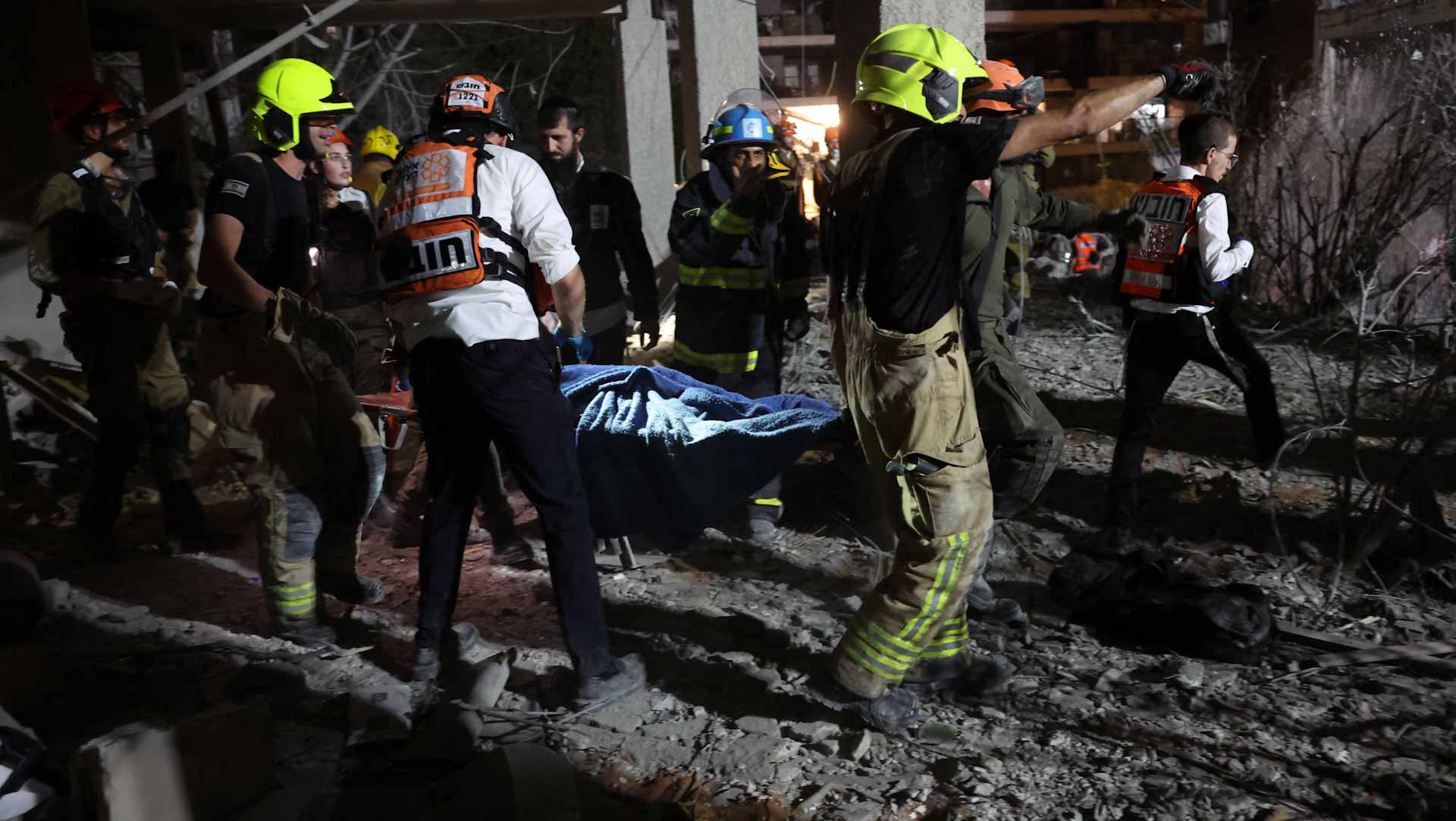 Rescuers say 7 injured in central Israel after Iran missile attack 