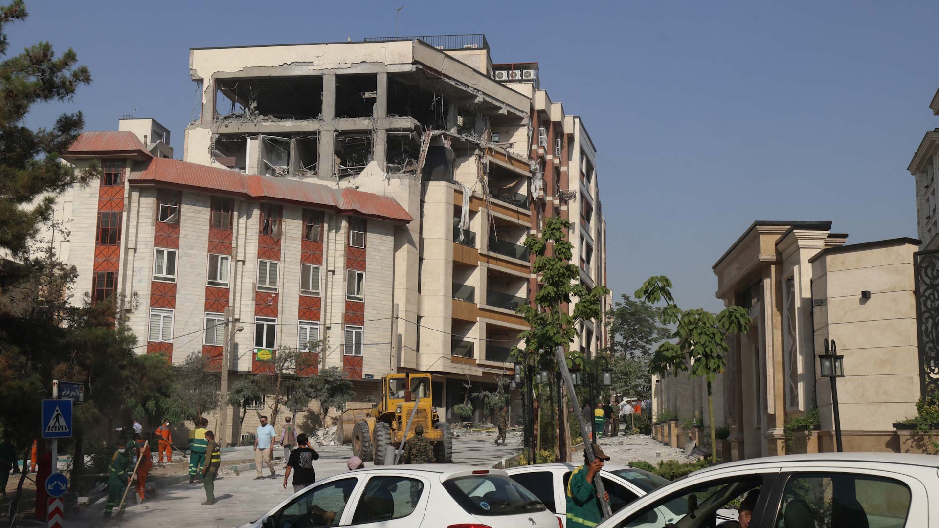 إسرائيل تنفذ ضربات دقيقة على منشأة نطنز وتقتل قادة إيرانيين بارزين 