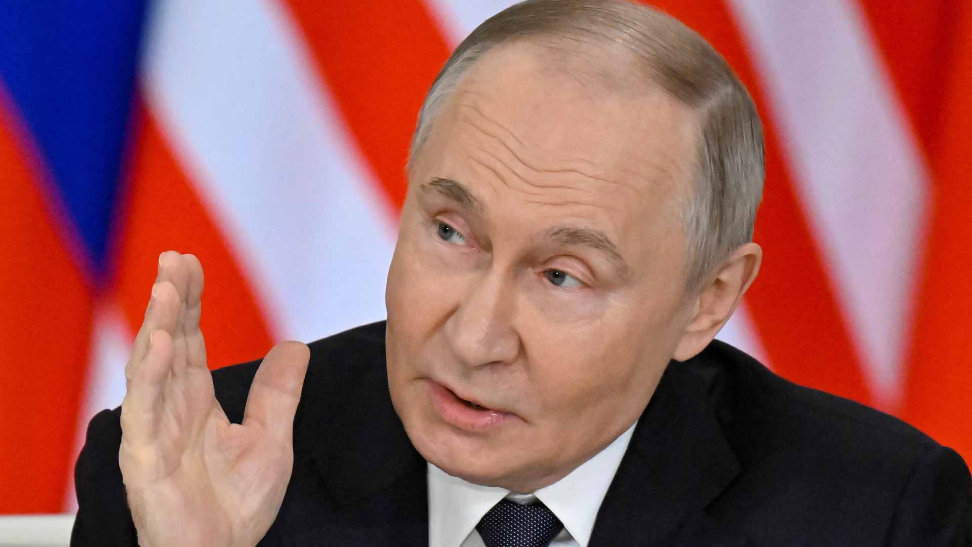 بوتين لنتنياهو: يجب حل قضايا برنامج إيران النووي عبر الدبلوماسية 