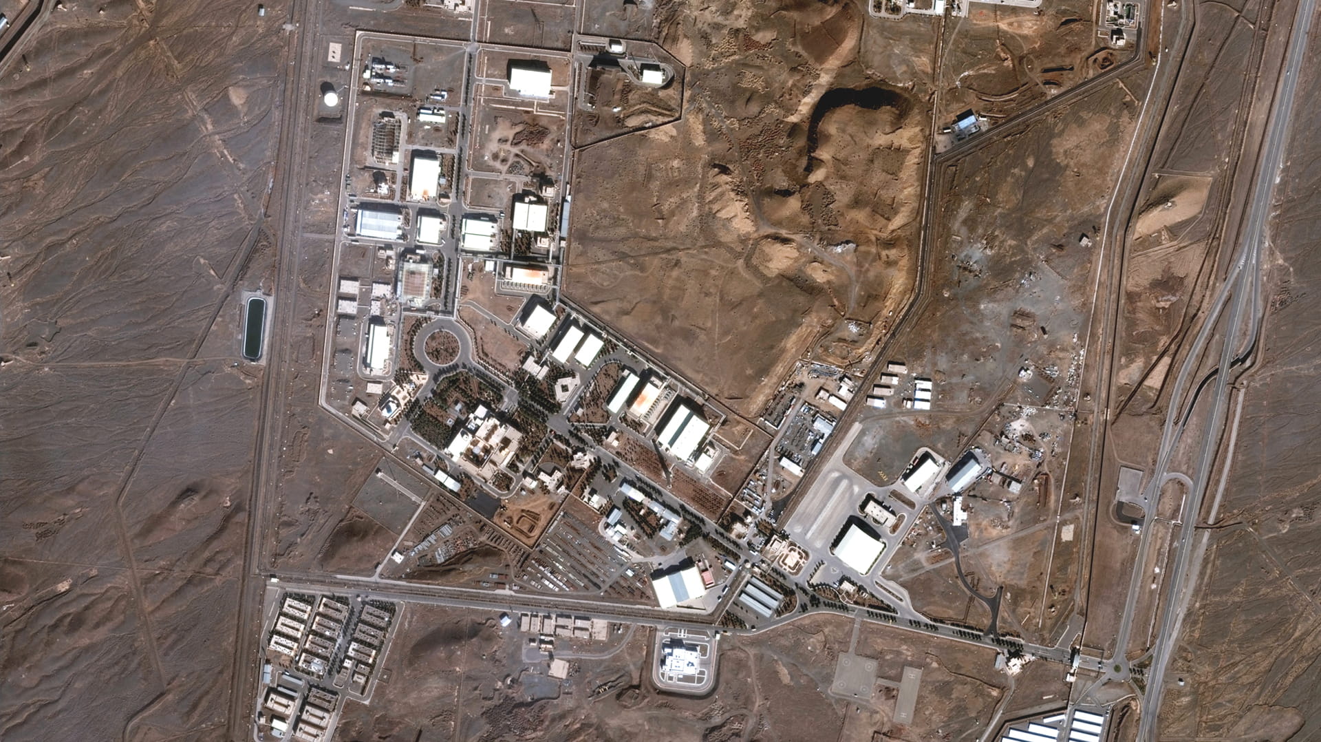 صورة بعنوان: إيران تؤكد عدم حدوث تسرب إشعاعي أو كيميائي خارج منشأة "نطنز" 