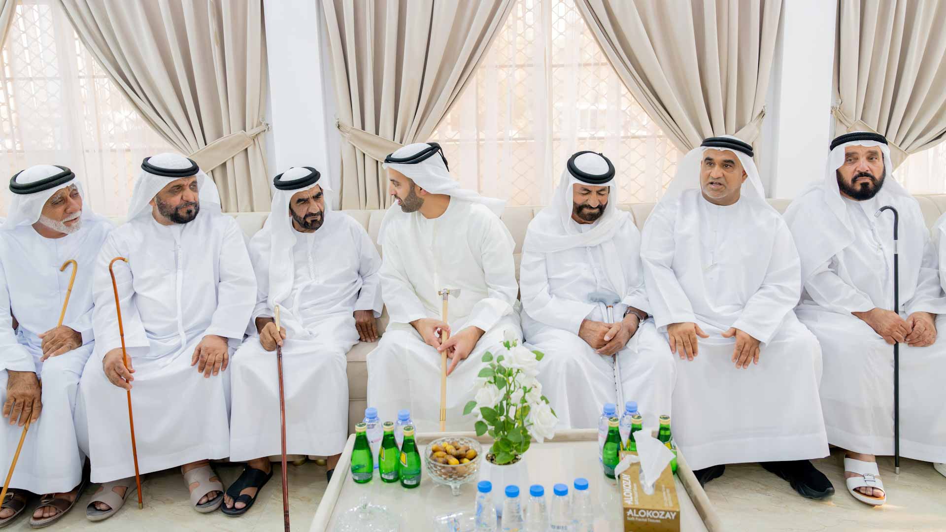 ولي عهد رأس الخيمة يلتقي أبناء قبيلة الحبوس في مجلس البيت متوحد 