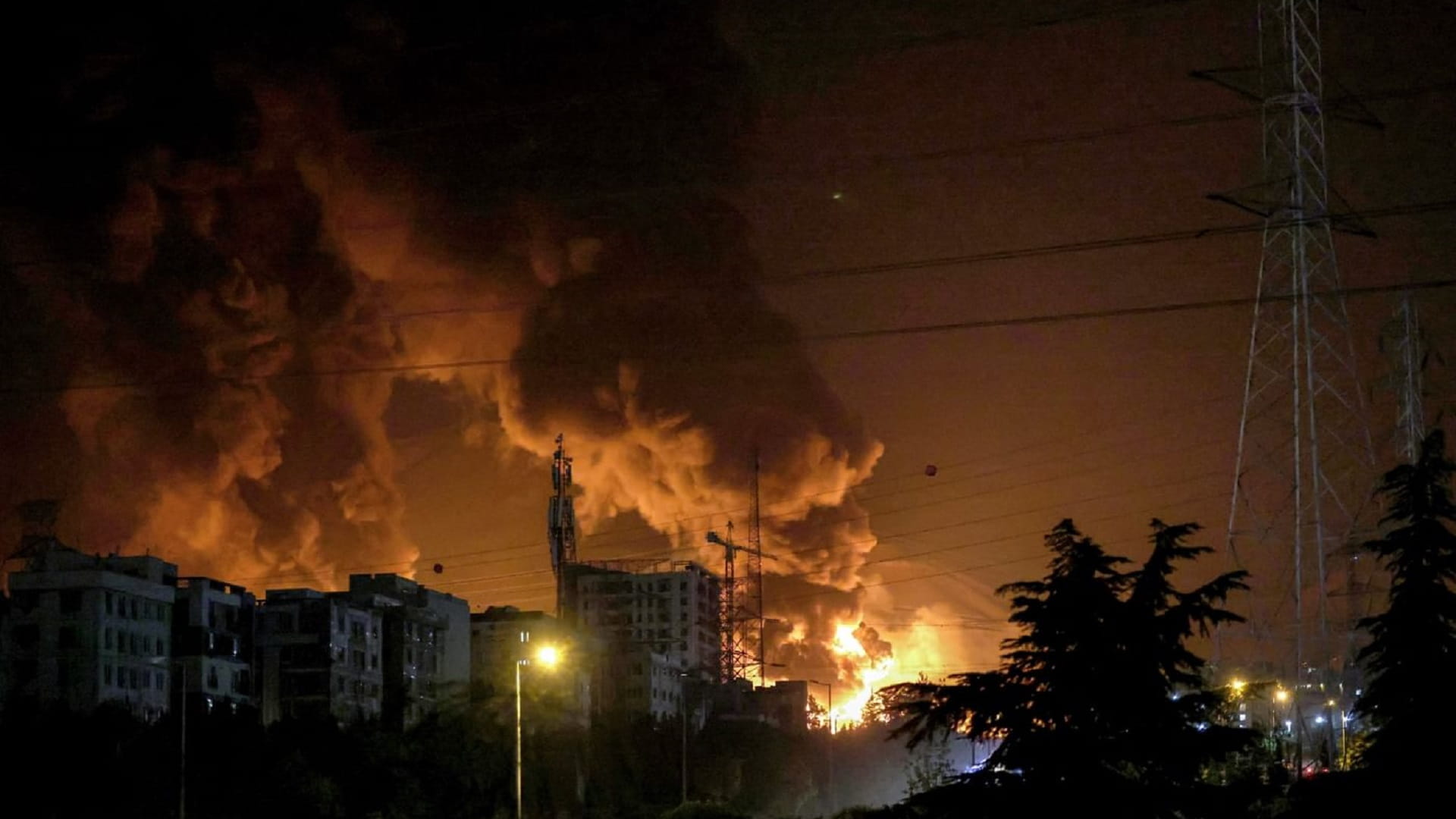 صواريخ متبادلة بين أيران وإسرائيل تسفر عن ضحايا وأضرار في الجانبين 