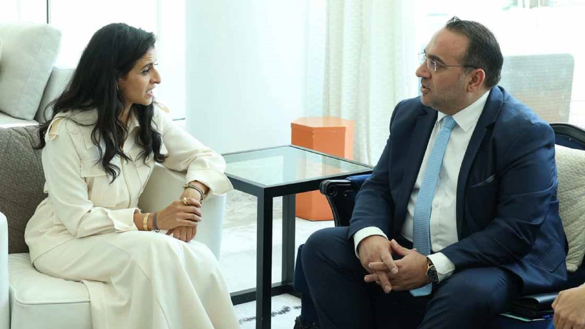 شيخة النويس تبحث مع وزراء في قبرص واليونان تعزيز التعاون 