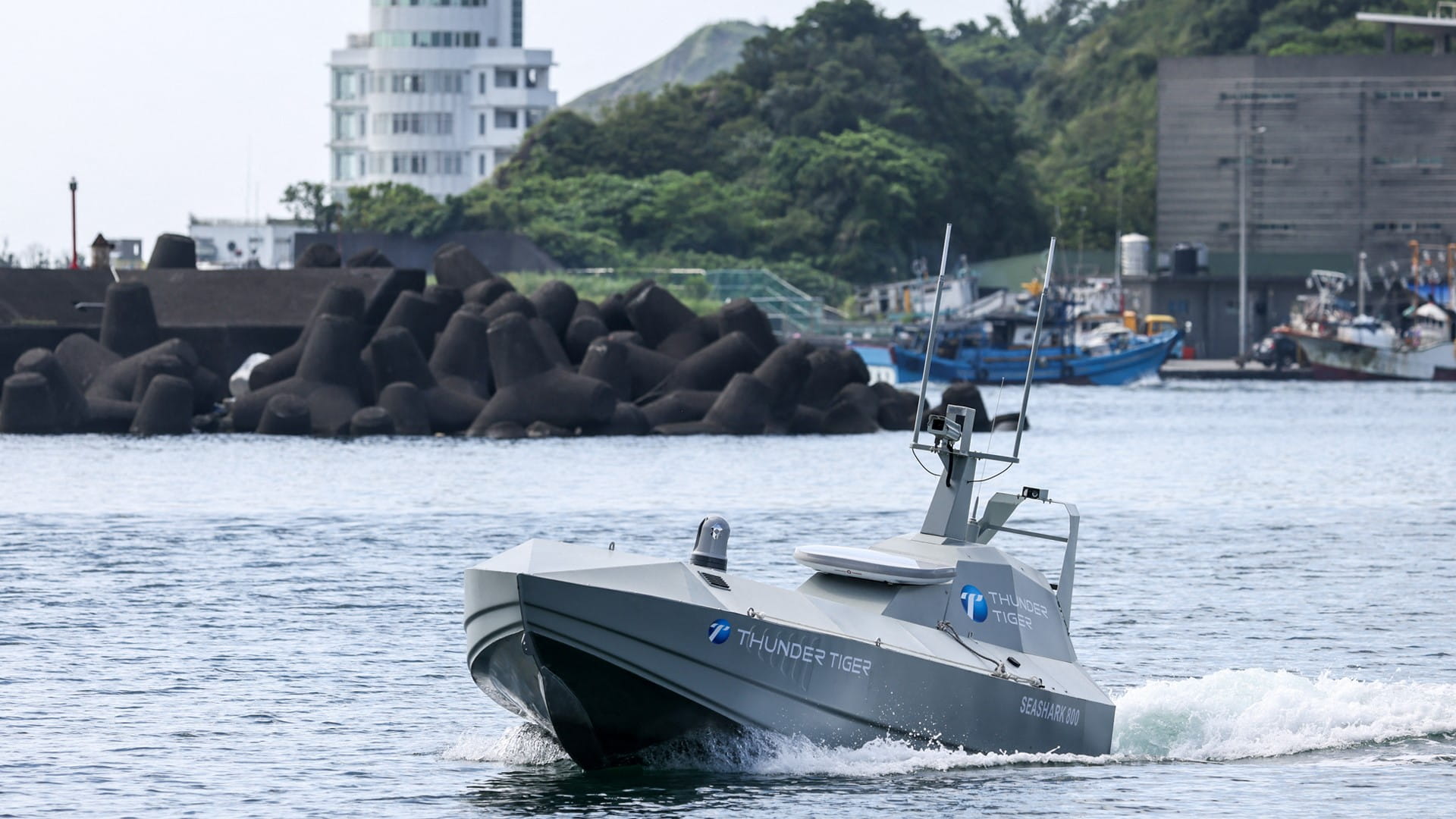 تايوان الصينية تختبر طائرات بحرية بدون طيار وسط ضغط بكين العسكري 