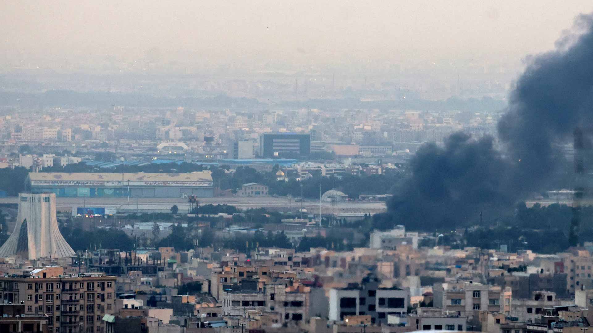  في منشور على تروث سوشال..  ترامب يطلب من الجميع إخلاء طهران فوراً 