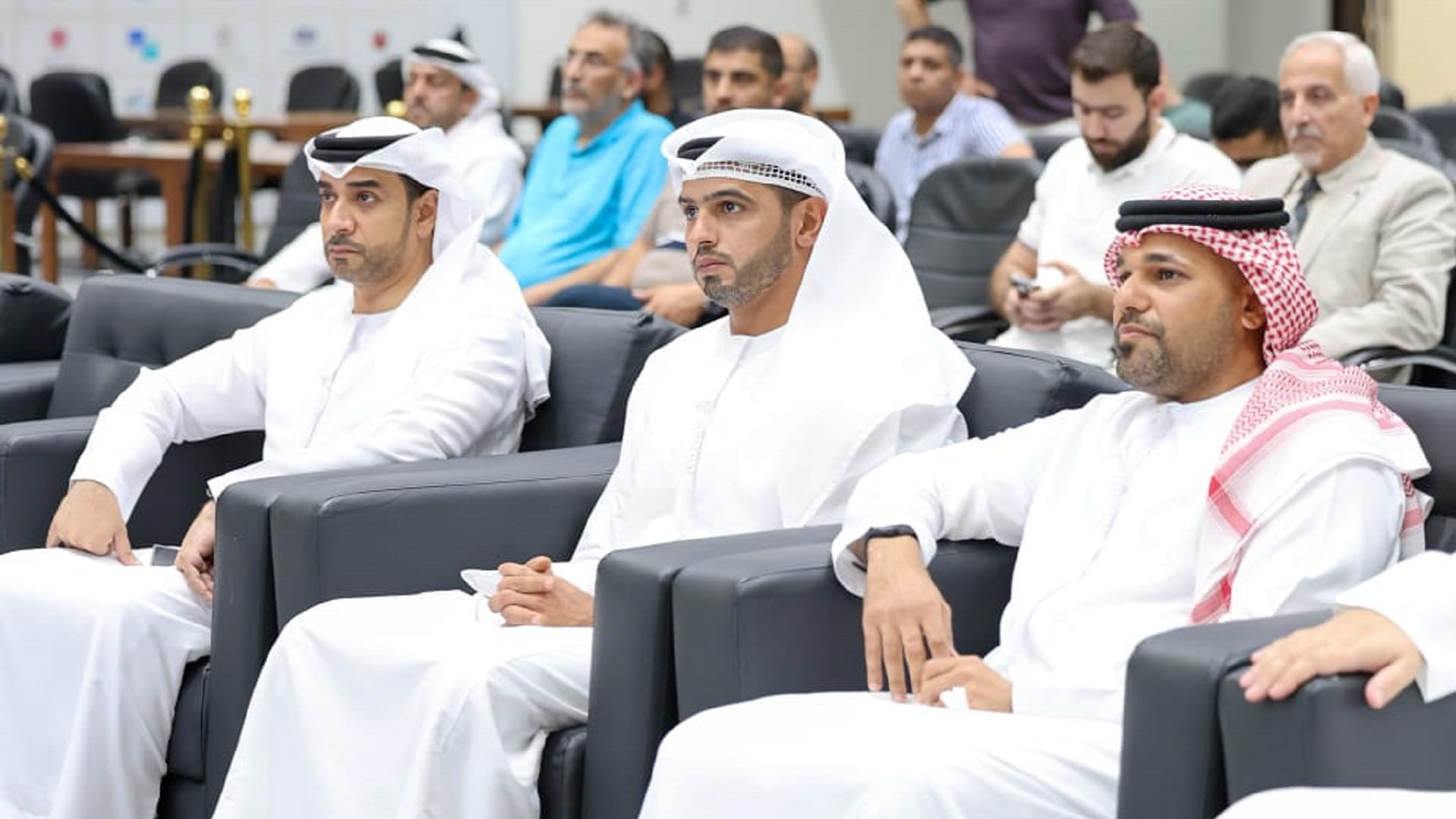 "الشارقة الرياضي" يناقش آليات ومعايير التقييم لبرنامج "عطلتنا غير" 