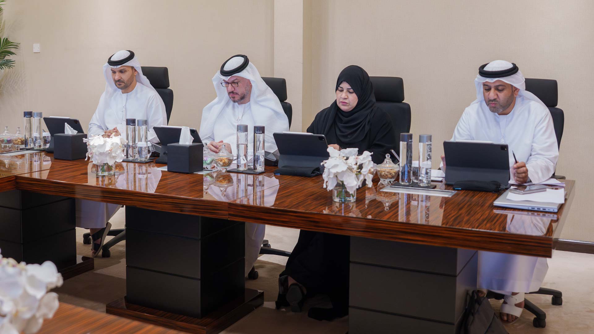 صورة بعنوان: <span class="scChromeData">{"commands":[{"click":"chrome:common:edititem({command:\"webedit:open\"})","header":"Edit the related item","icon":"/temp/iconcache/office/16x16/cubes.png","disabledIcon":"/temp/cubes_disabled16x16.png","isDivider":false,"tooltip":"Edit the related item in the Content Editor.","type":"common"},{"click":"chrome:rendering:personalize({command:\"webedit:personalize\"})","header":"Personalize","icon":"/temp/iconcache/office/16x16/users_family.png","disabledIcon":"/temp/users_family_disabled16x16.png","isDivider":false,"tooltip":"Create or edit personalization for this component.","type":"sticky"},{"click":"chrome:rendering:editvariations({command:\"webedit:editvariations\"})","header":"Edit variations","icon":"/temp/iconcache/office/16x16/windows.png","disabledIcon":"/temp/windows_disabled16x16.png","isDivider":false,"tooltip":"Edit the variations.","type":"sticky"}],"contextItemUri":"sitecore://master/{95AADFF8-AE52-4810-981C-65FFE402DBEF}?lang=ar&ver=1","custom":{},"displayName":"Title","expandedDisplayName":"This is require field and Maximum 90 character is allow"}</span><span sc_parameters="prevent-line-break=true" class="scWebEditInput scEnabledChrome" id="fld_95AADFF8AE524810981C65FFE402DBEF_E873DAB3C3324E8EB106973D9F53F5B7_ar_1_9af6074608ad4ce4a9e1f77767aa0ae6_2970_edit" contenteditable="true" scdefaulttext="[No text in field]" scfieldtype="single-line text" sc-part-of="field">برئاسة سلطان بن أحمد.. مجلس القضاء بالشارقة يعتمد إنشاء صندوق النفقة</span>_7DEF81CAA44E4292A6F91623C1C8394B