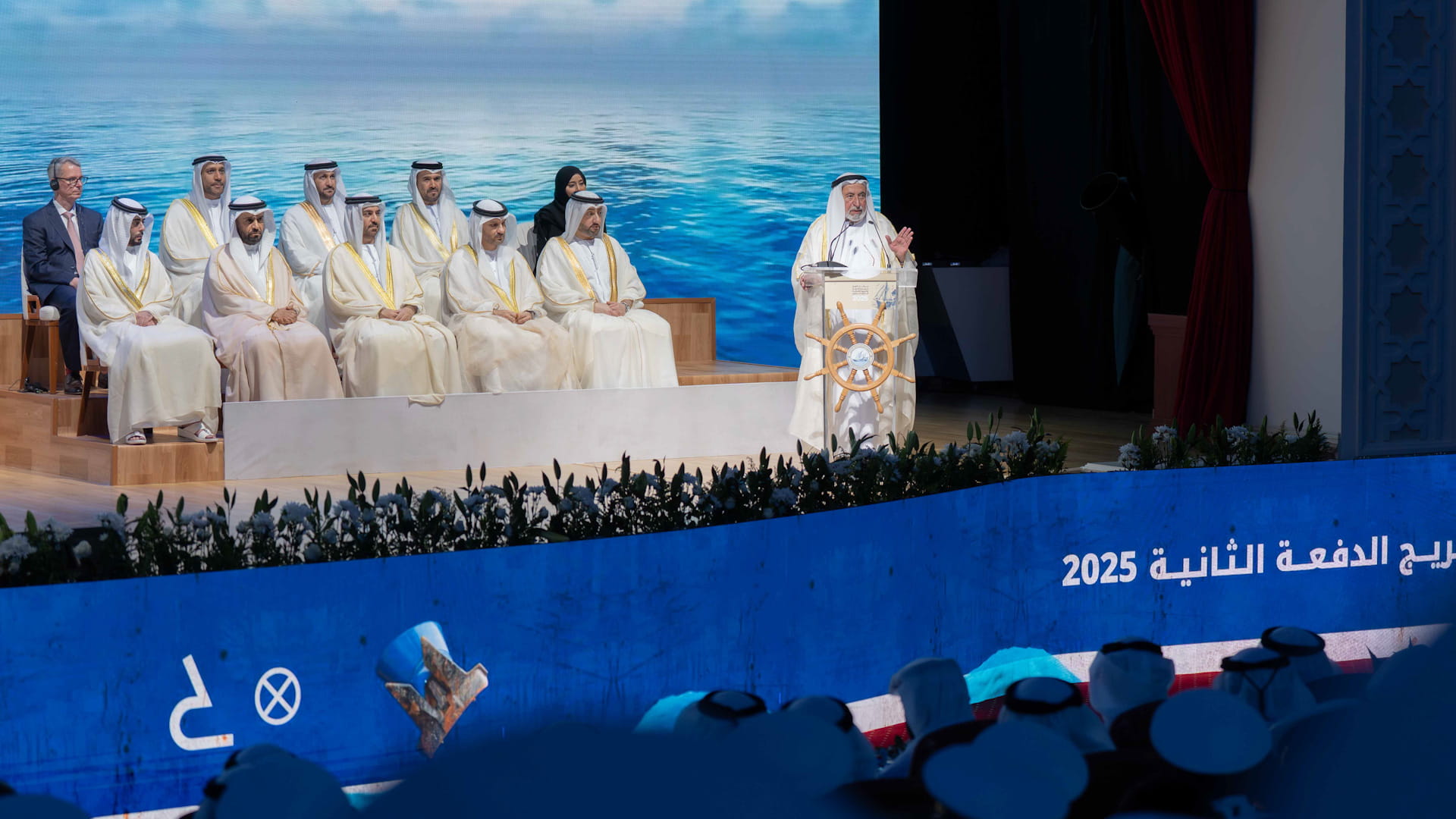 سلطان القاسمي يشهد حفل تخريج طلبة أكاديمية الشارقة للنقل البحري