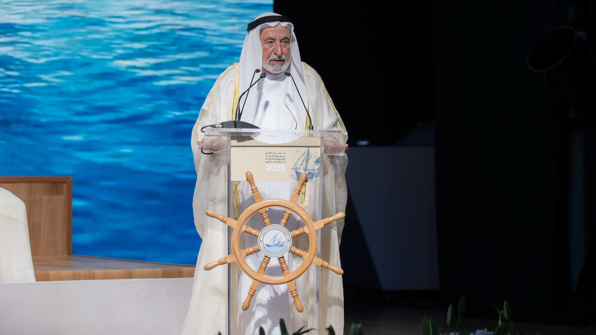 سلطان القاسمي يشهد حفل تخريج طلبة أكاديمية الشارقة للنقل البحري