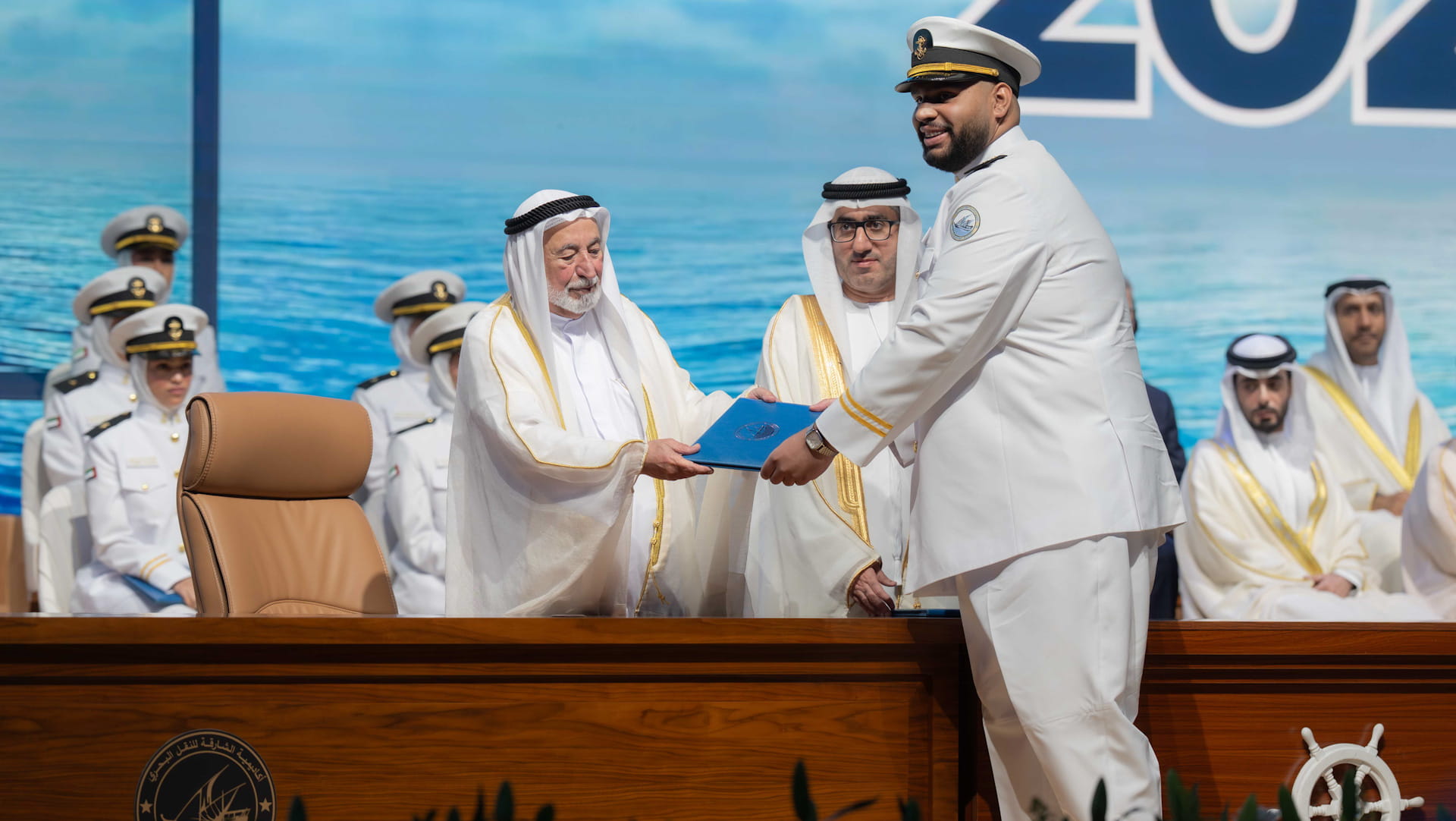 سلطان القاسمي يشهد حفل تخريج طلبة أكاديمية الشارقة للنقل البحري