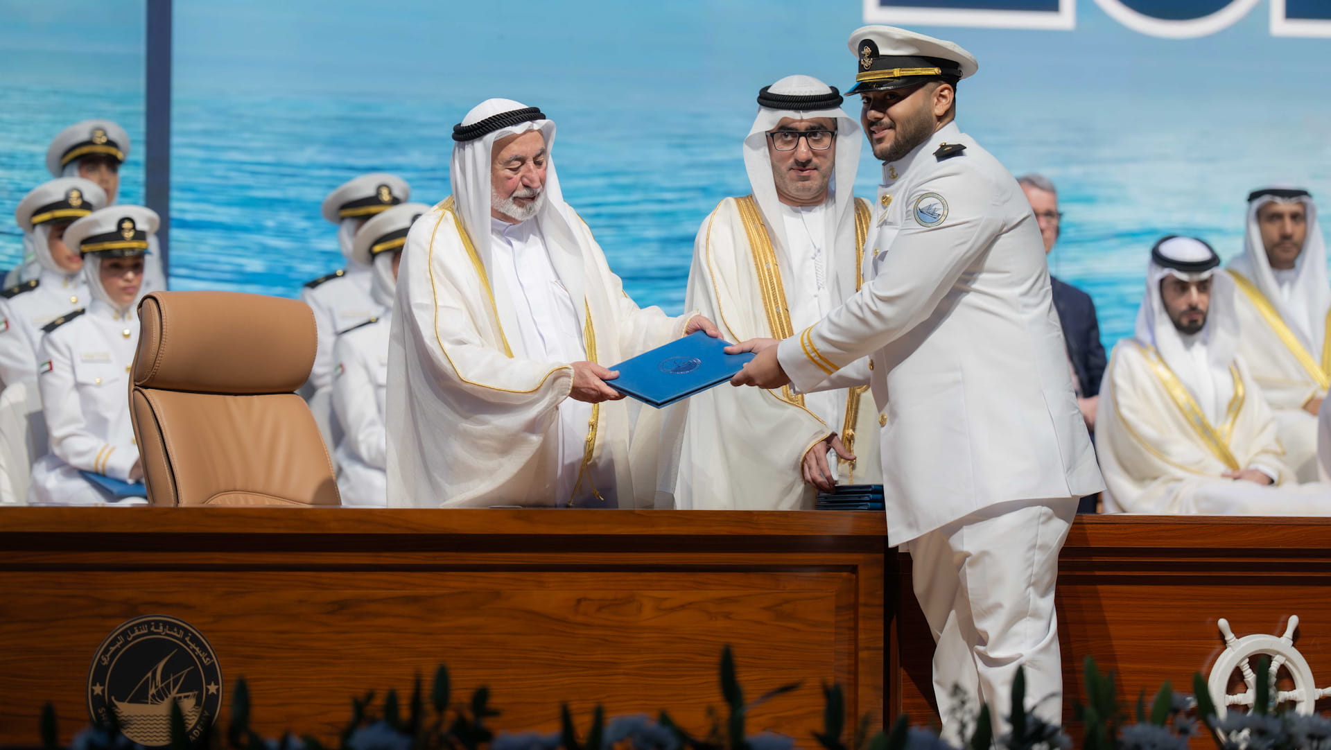 سلطان القاسمي يشهد حفل تخريج طلبة أكاديمية الشارقة للنقل البحري