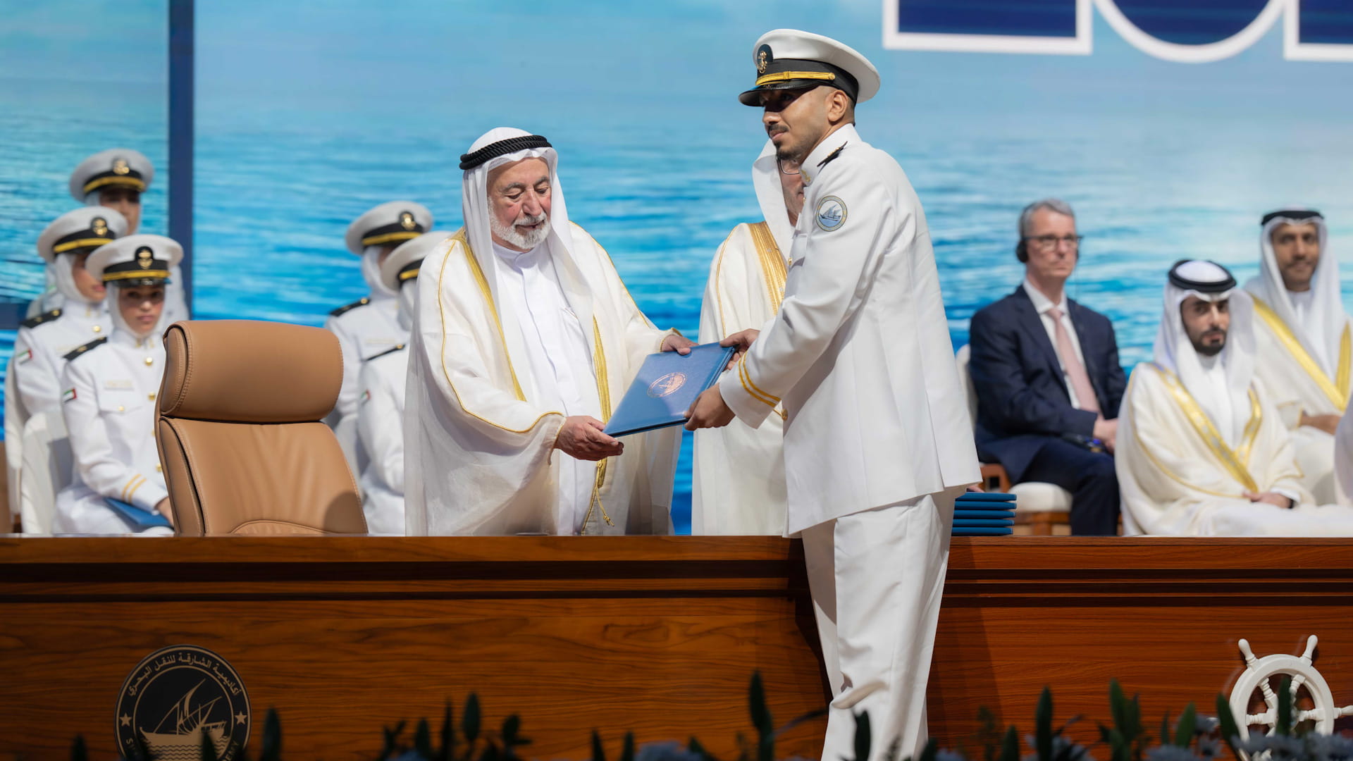 سلطان القاسمي يشهد حفل تخريج طلبة أكاديمية الشارقة للنقل البحري