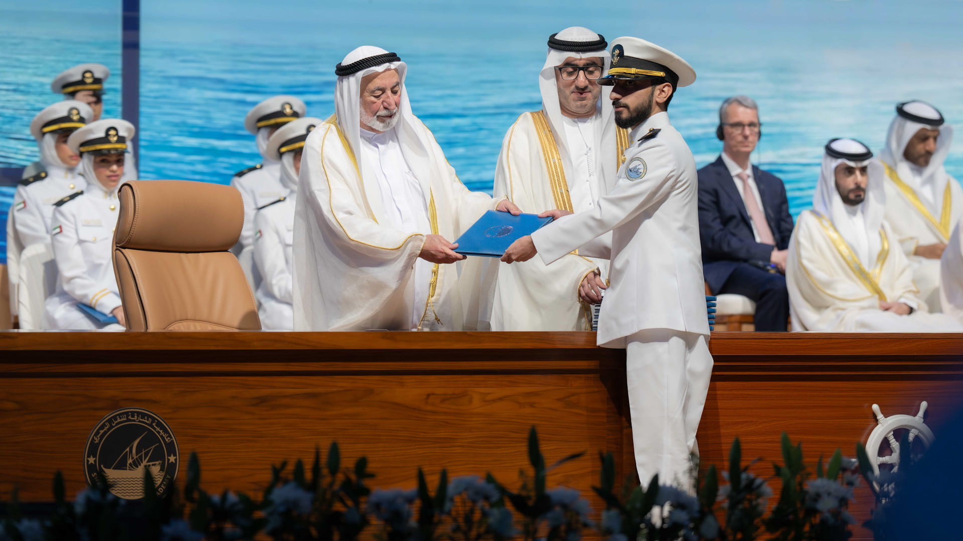 سلطان القاسمي يشهد حفل تخريج طلبة أكاديمية الشارقة للنقل البحري