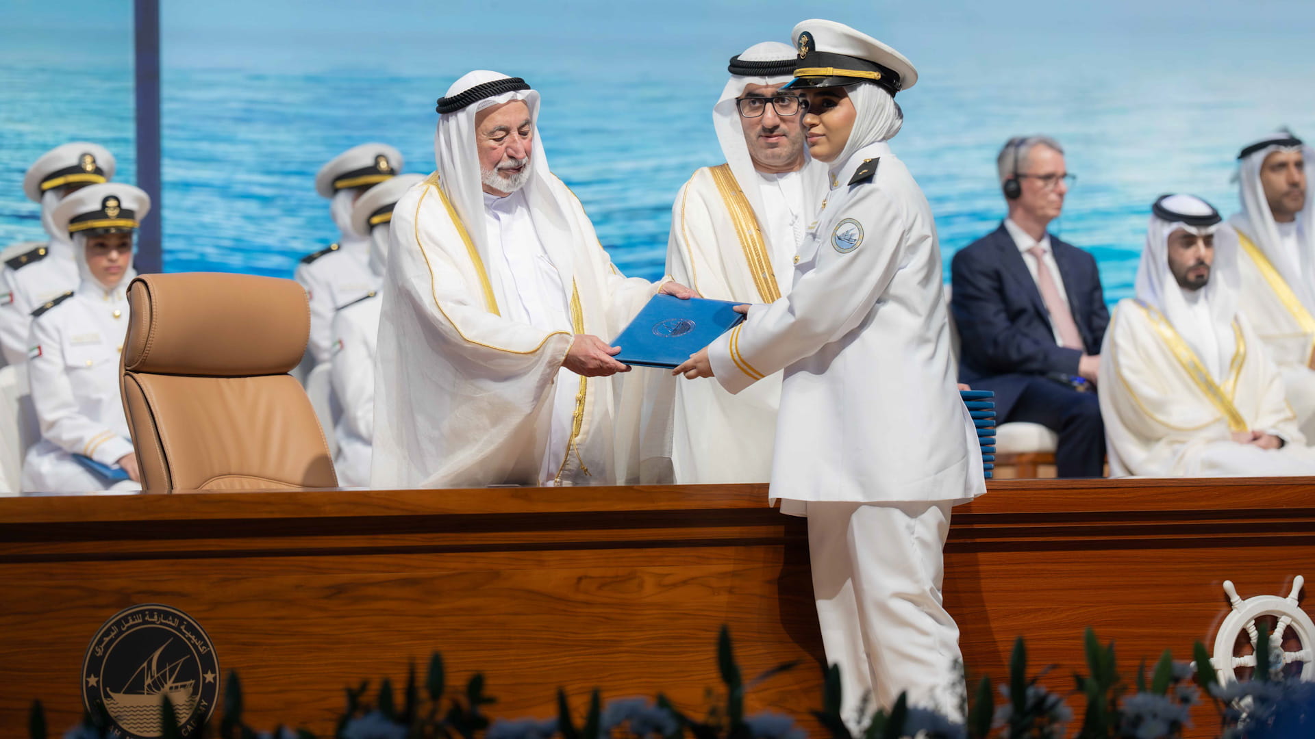 سلطان القاسمي يشهد حفل تخريج طلبة أكاديمية الشارقة للنقل البحري