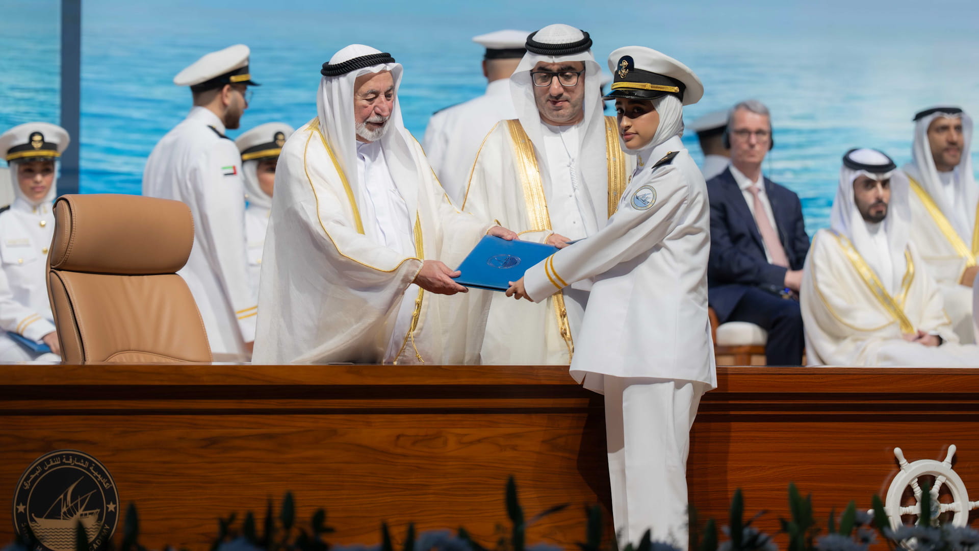 سلطان القاسمي يشهد حفل تخريج طلبة أكاديمية الشارقة للنقل البحري