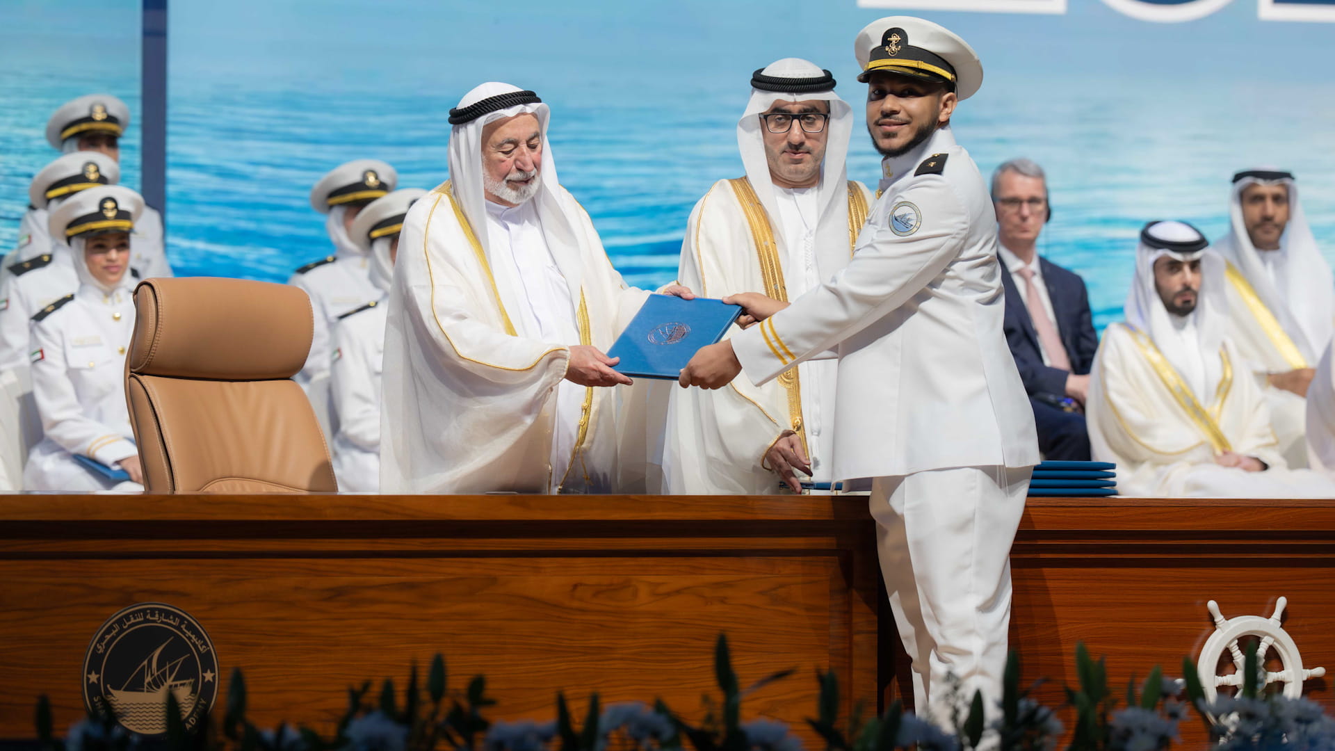 سلطان القاسمي يشهد حفل تخريج طلبة أكاديمية الشارقة للنقل البحري