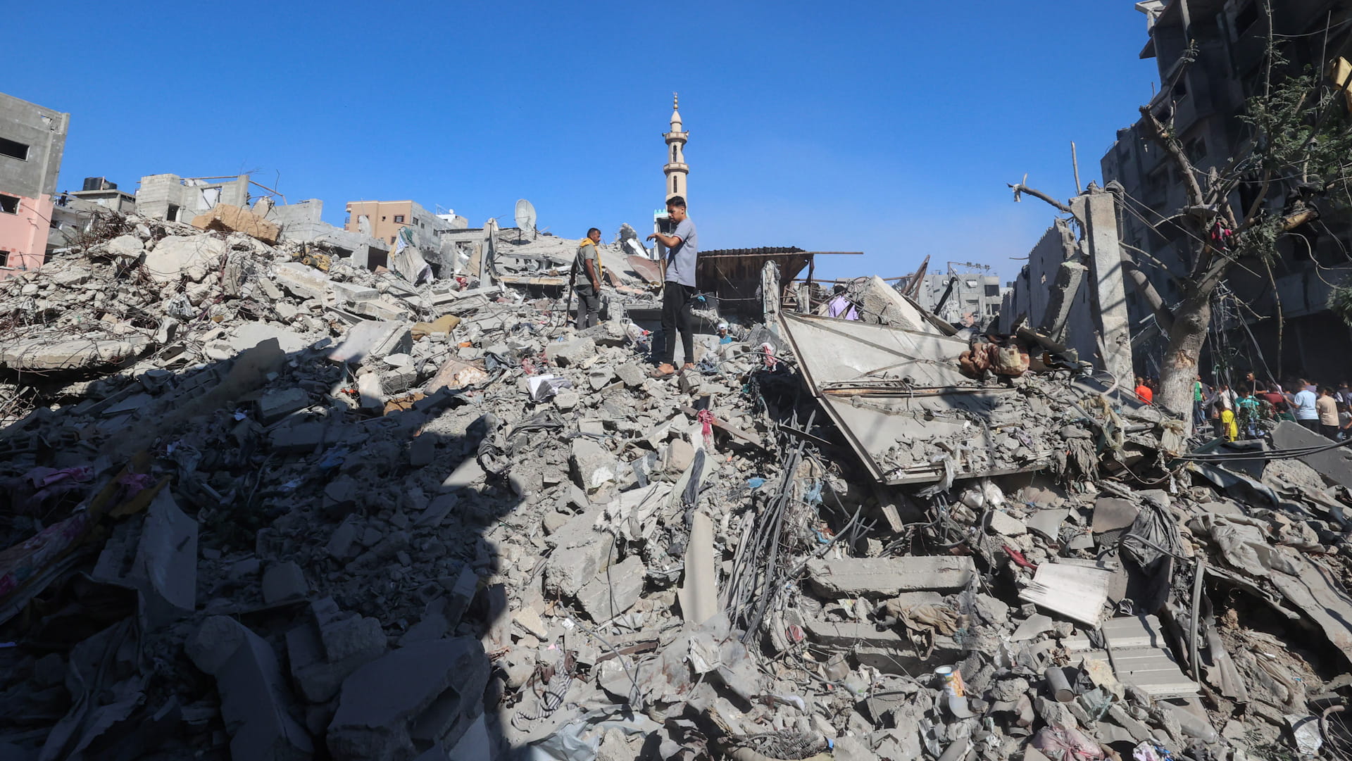 استشهاد 18 فلسطينياً بقصف وغارات إسرائيلية على غزة 