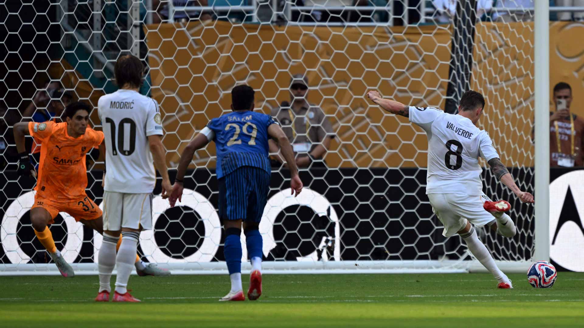 تعادل إيجابي بين ريال مدريد والهلال السعودي في كأس العالم للأندية 