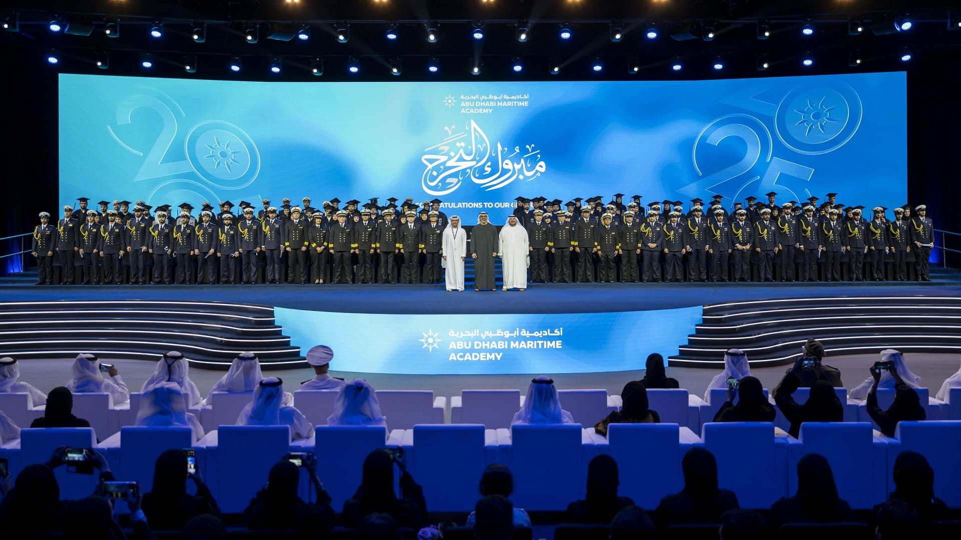 خالد بن محمد يشهد تخريج الدفعة الأولى من أكاديمية أبوظبي البحرية 