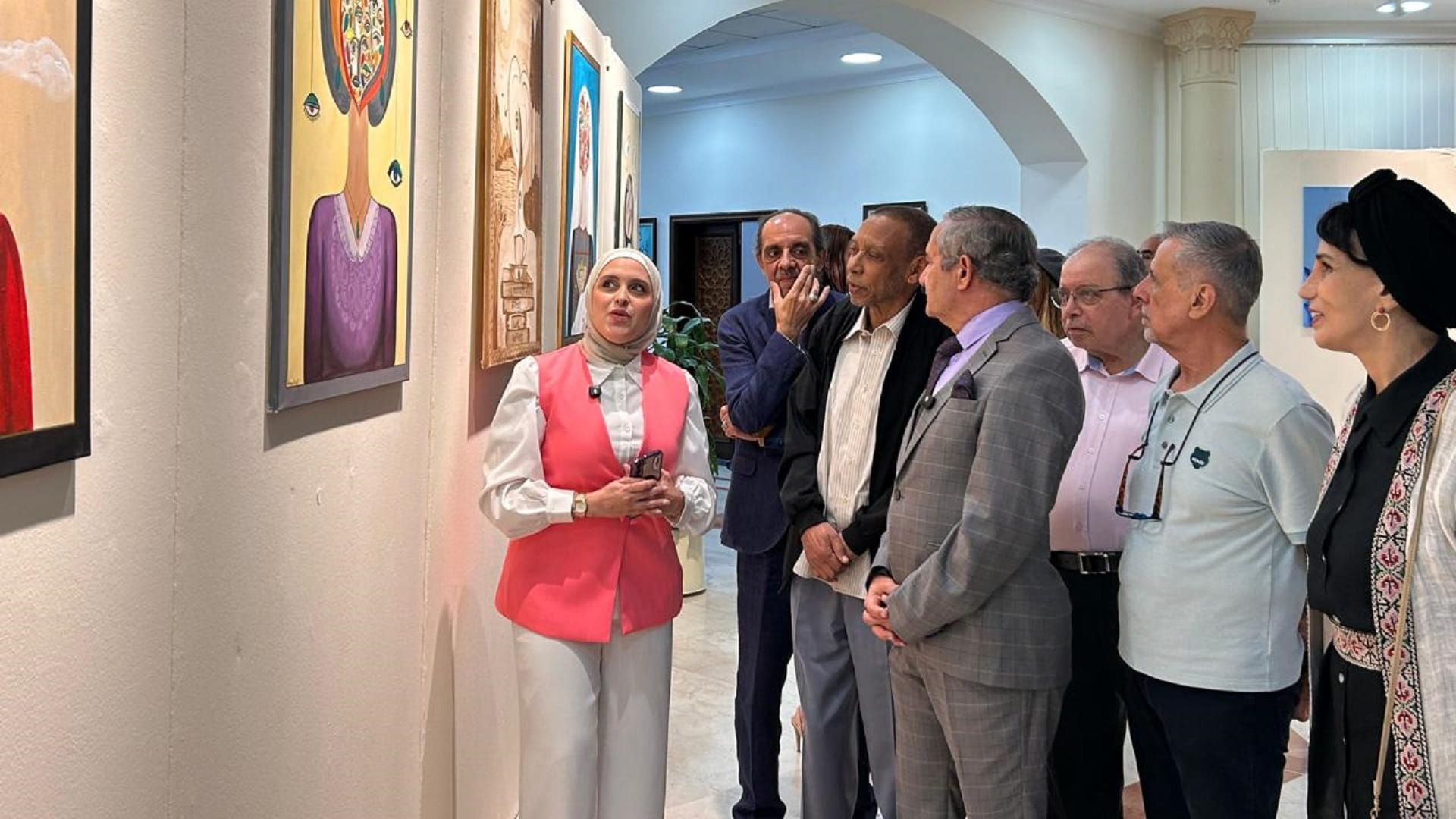 Arab Cultural Club in Sharjah organises art exhibition 