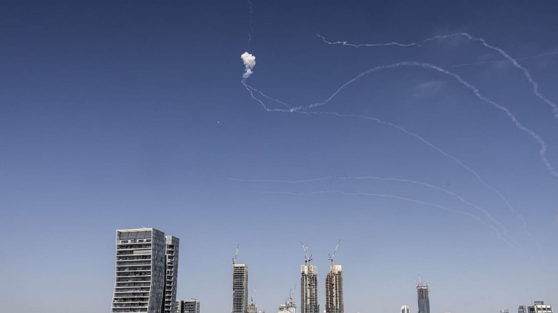 إيران تطلق عشرات الطائرات المسيّرة على إسرائيل 