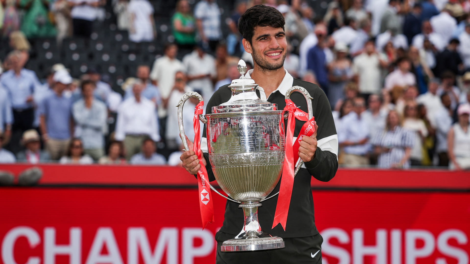 الإسباني ألكاراز يتوّج بلقب بطولة كوينز للتنس  