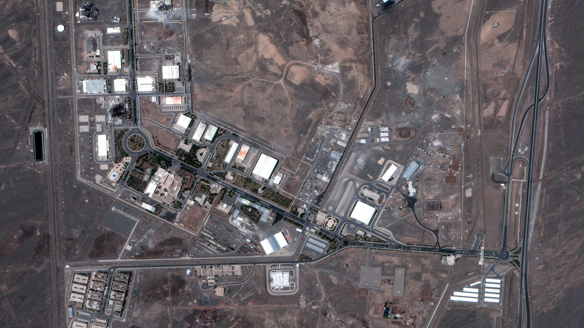 عُمان تعرب عن بالغ قلقها واستنكارها للقصف الأميركي لمواقع إيرانية