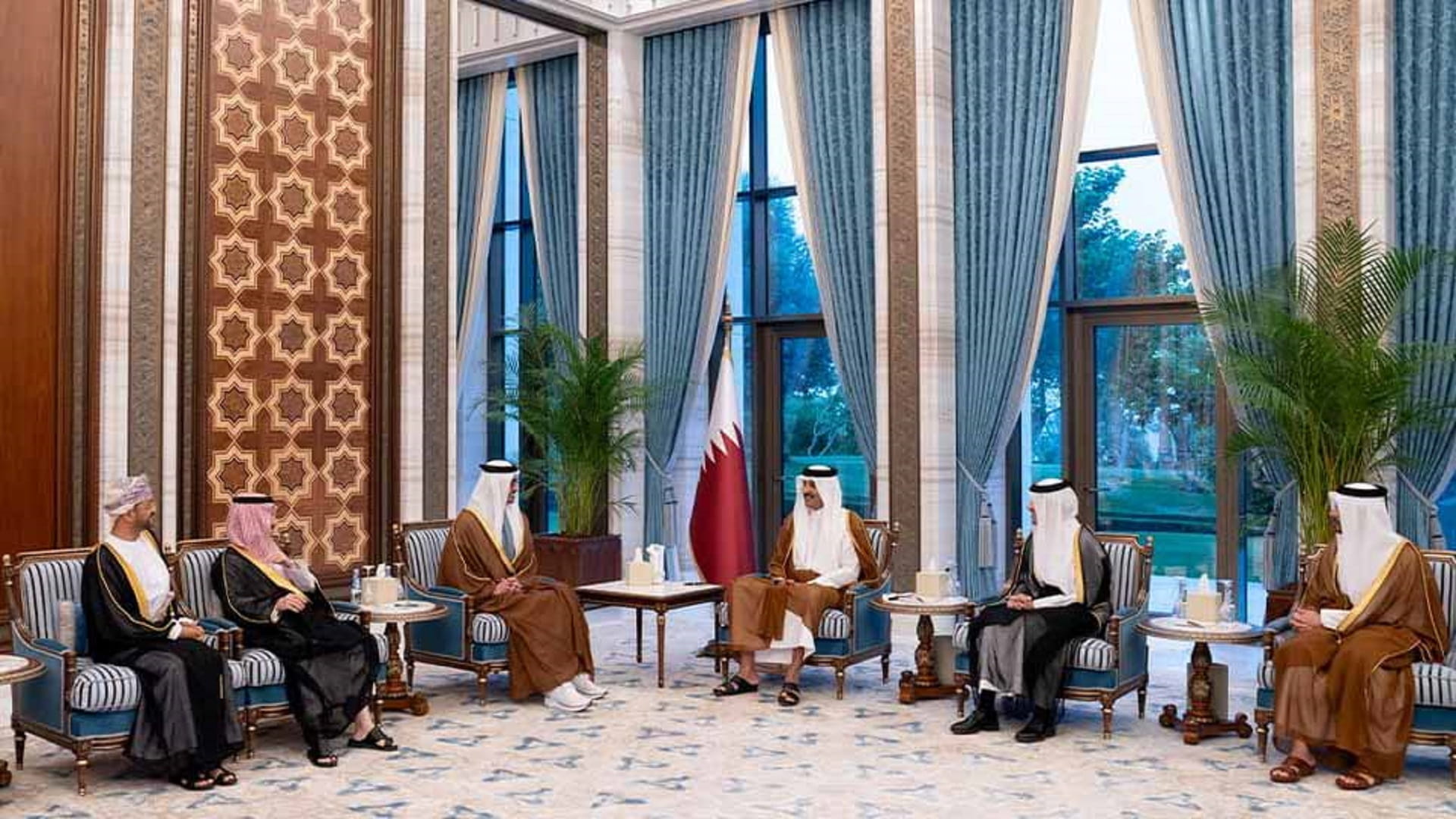 أمير قطر يستقبل عبدالله بن زايد والمشاركين في اجتماع الوزاري الخليجي 