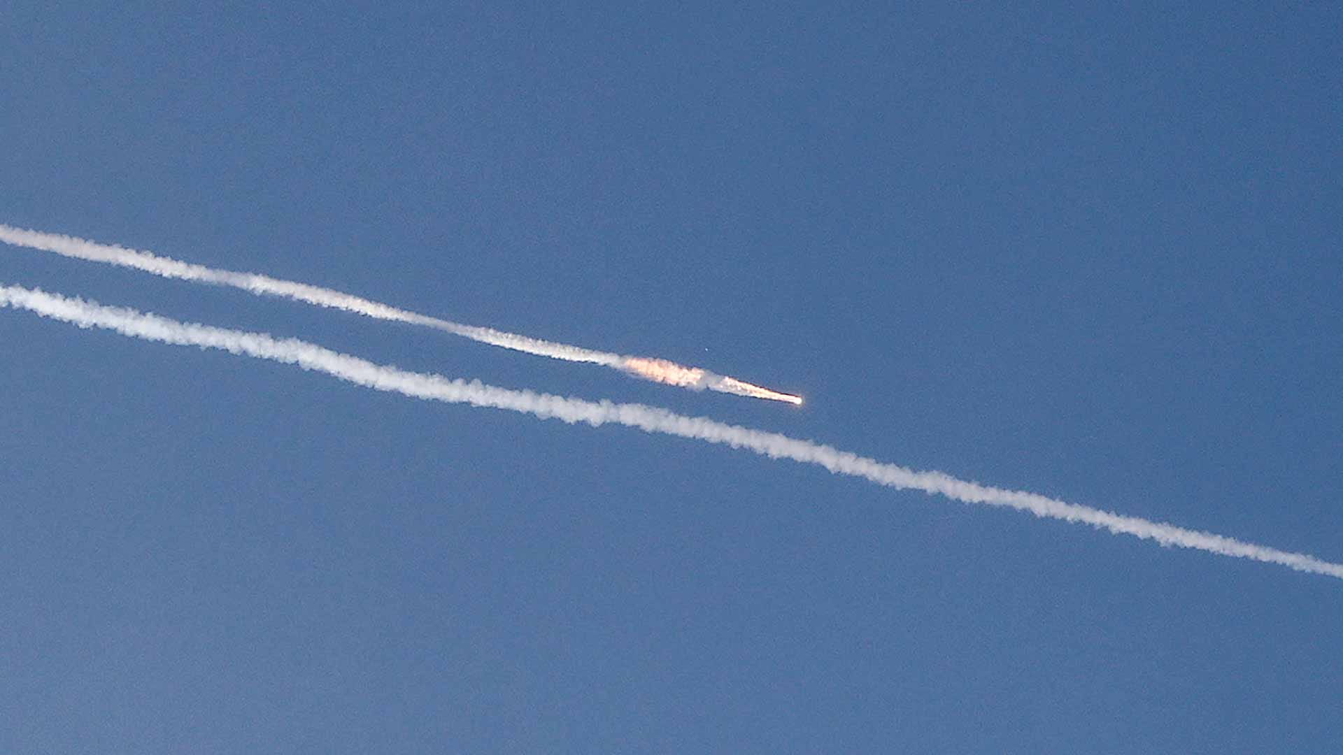 إيران تطلق رشقة صواريخ نحو إسرائيل بعد إعلان ترامب عن هدنة بينهما 