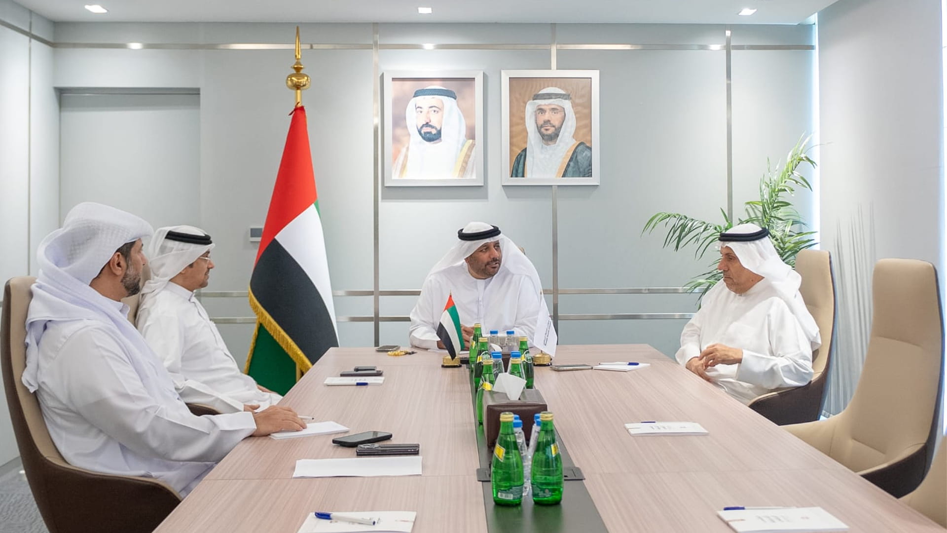 صورة بعنوان: "الشارقة الرياضي" يبحث تحضيرات شركات الكرة للموسم الجديد 