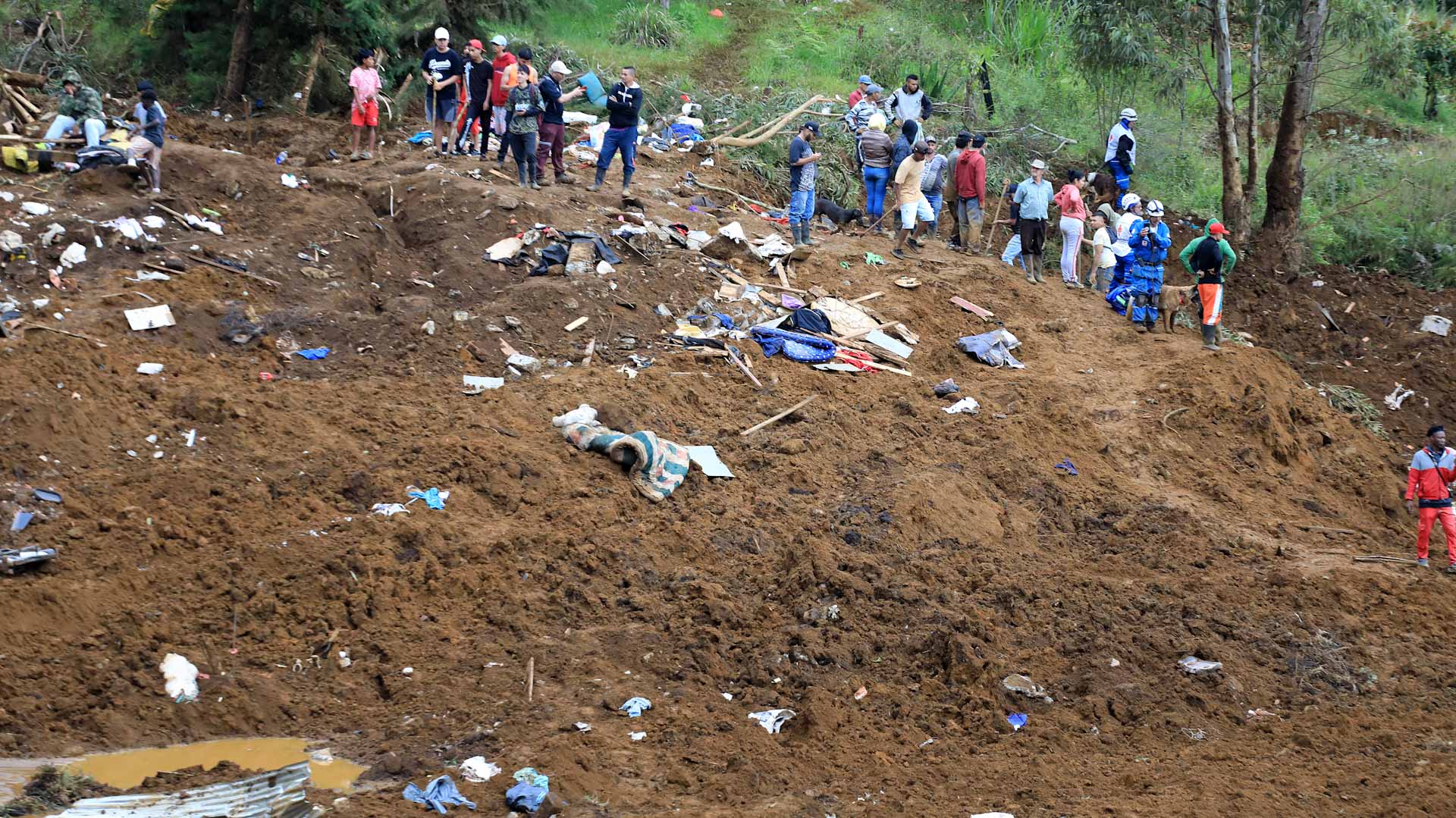  انزلاق أرضي يفجع كولومبيا بابتلاع 10 أشخاص وإصابة 8 بجروح 