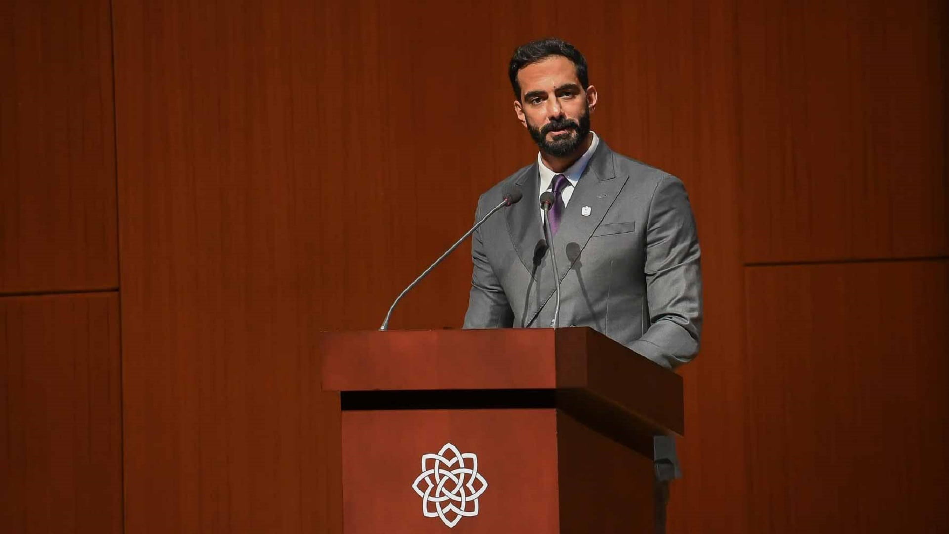 سالم بن خالد القاسمي يفتتح معرض البُردة في متحف الآغا خان بكندا 