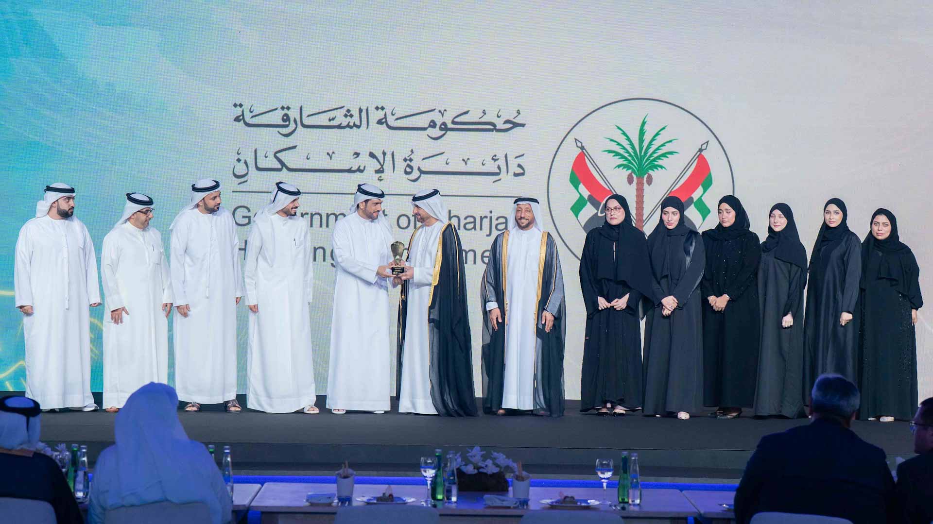 "إسكان الشارقة" تحصد جائزة التميز في المسؤولية المجتمعية 