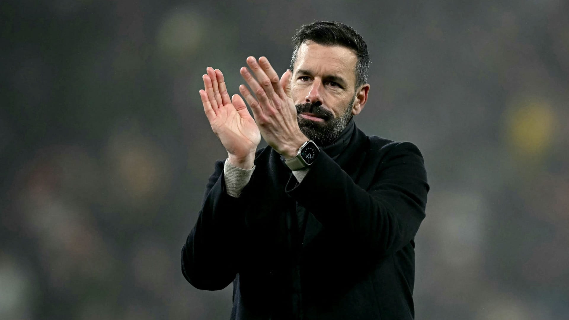 نادي ليستر سيتي يقيل مدربه الهولندي فان نيستلروي  