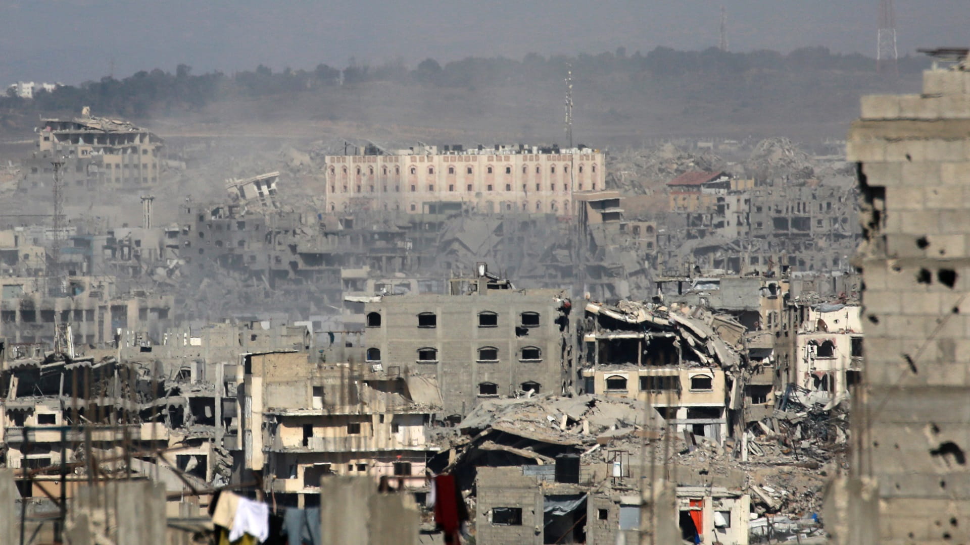 استشهاد 37 فلسطينياً وإصابة العشرات بغارات إسرائيلية على غزة 