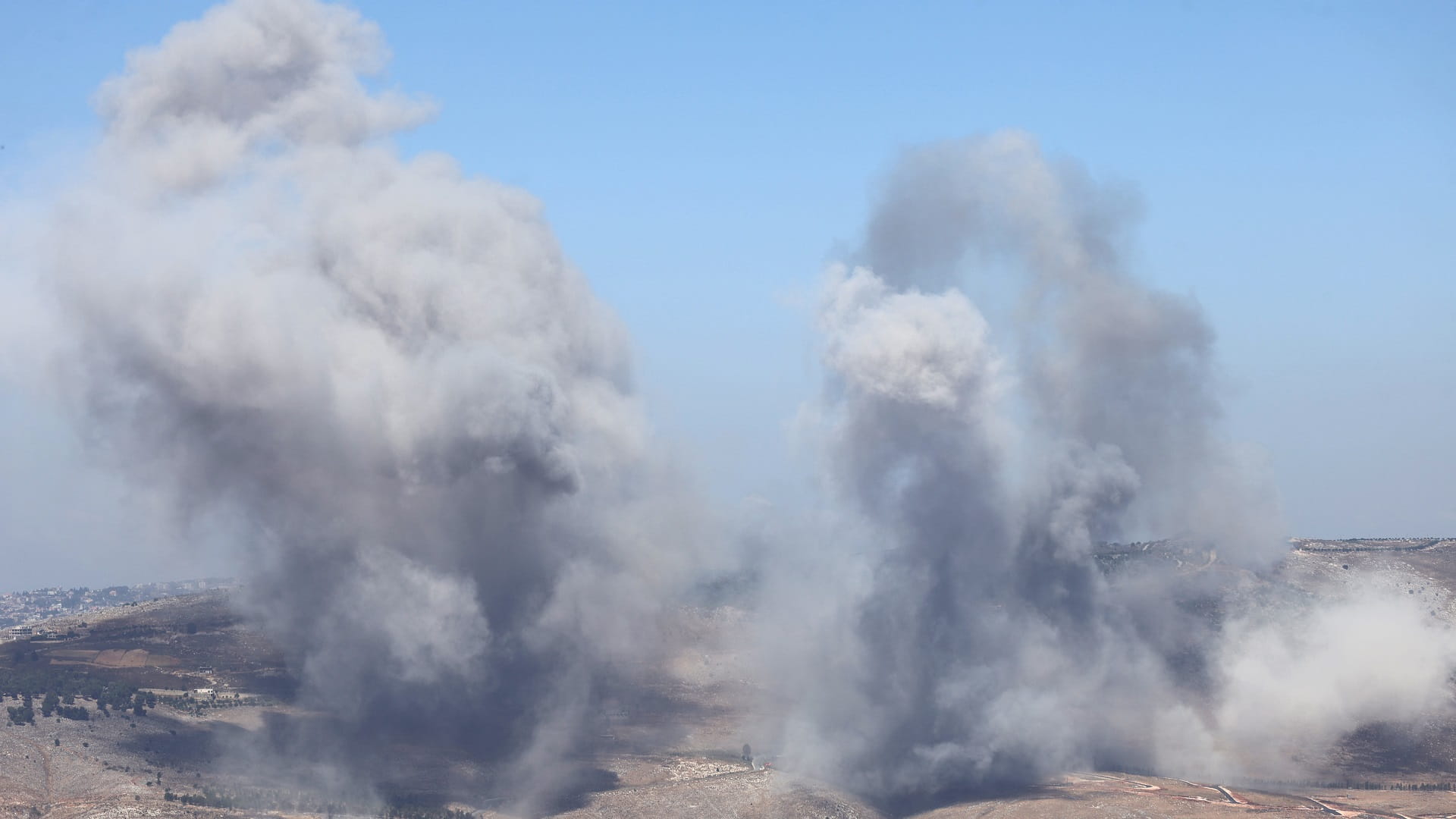 وفاة وإصابة 5 أشخاص بغارتين إسرائيليتين على جنوب لبنان 