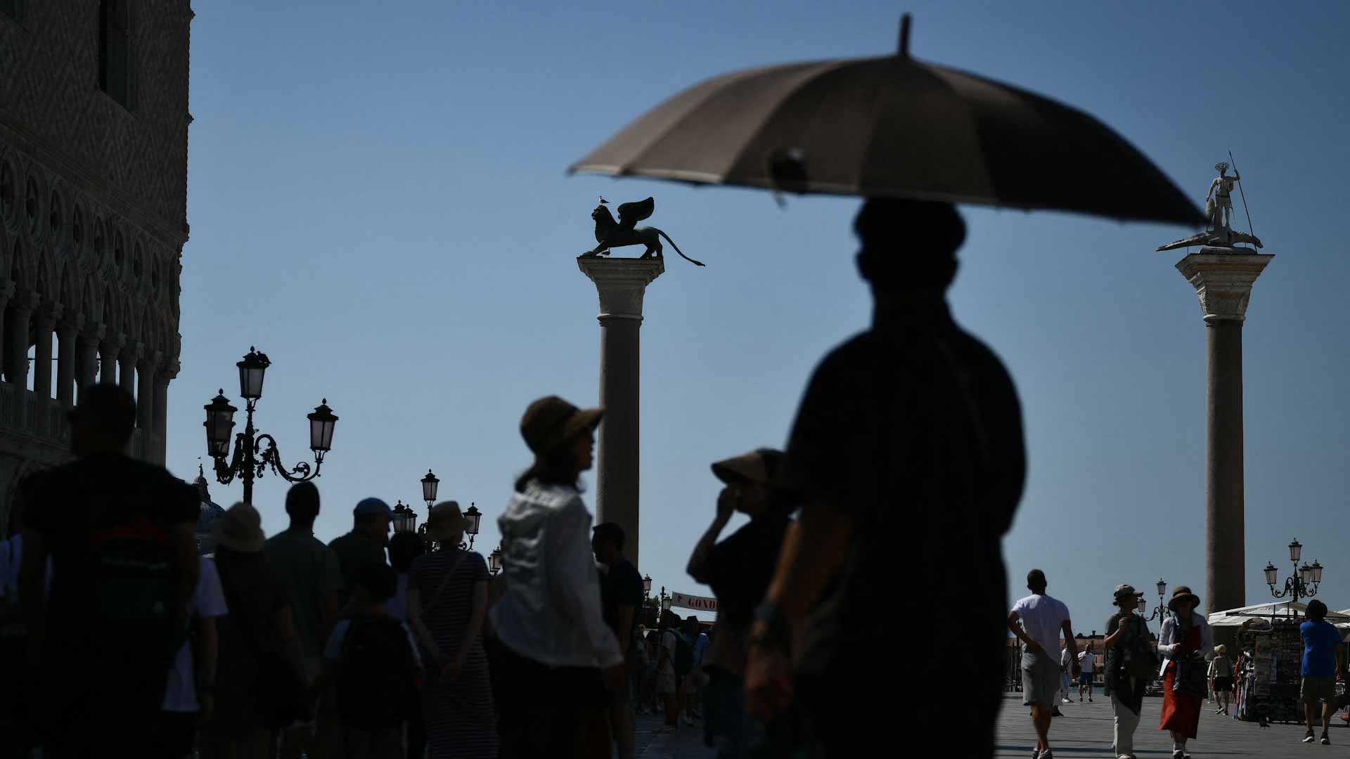 موجة حر تضرب أوروبا وسط تحذيرات من تغير المناخ 