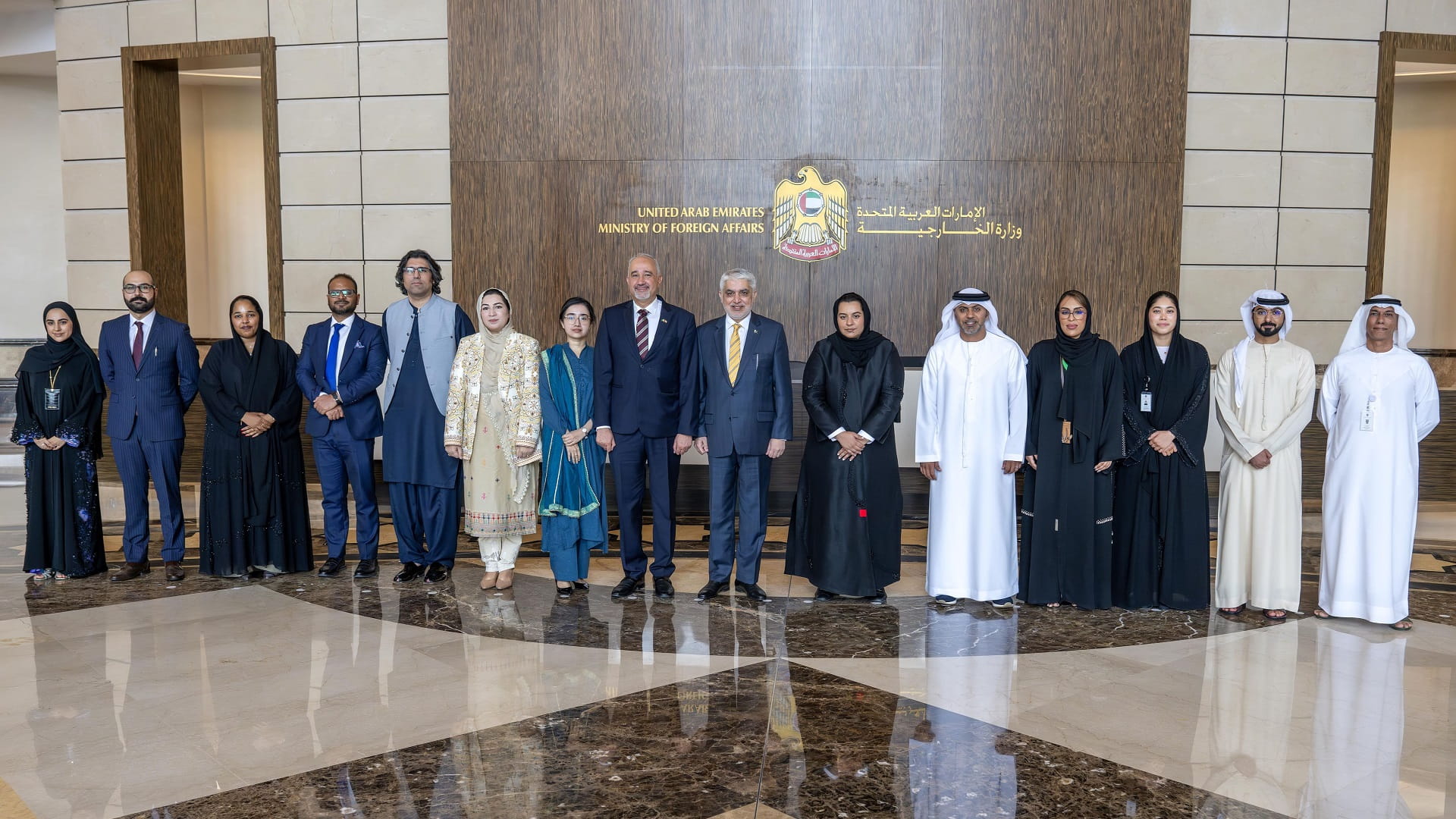 الإمارات وباكستان تبحثان تعزيز التعاون الثنائي والقضايا الإقليمية 