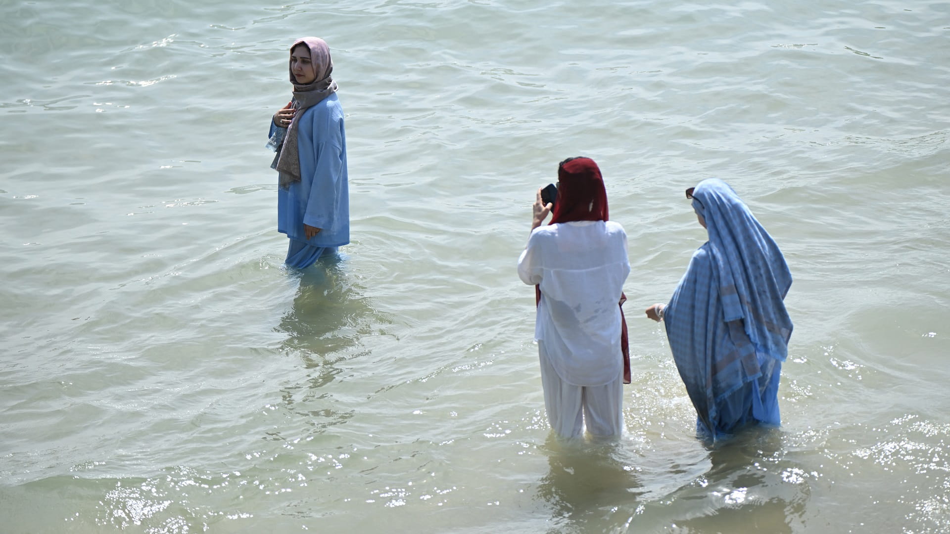 موجة الحر تشتد في جنوب أوروبا والحلّ حمّامات باردة وملاجئ مكيّفة 