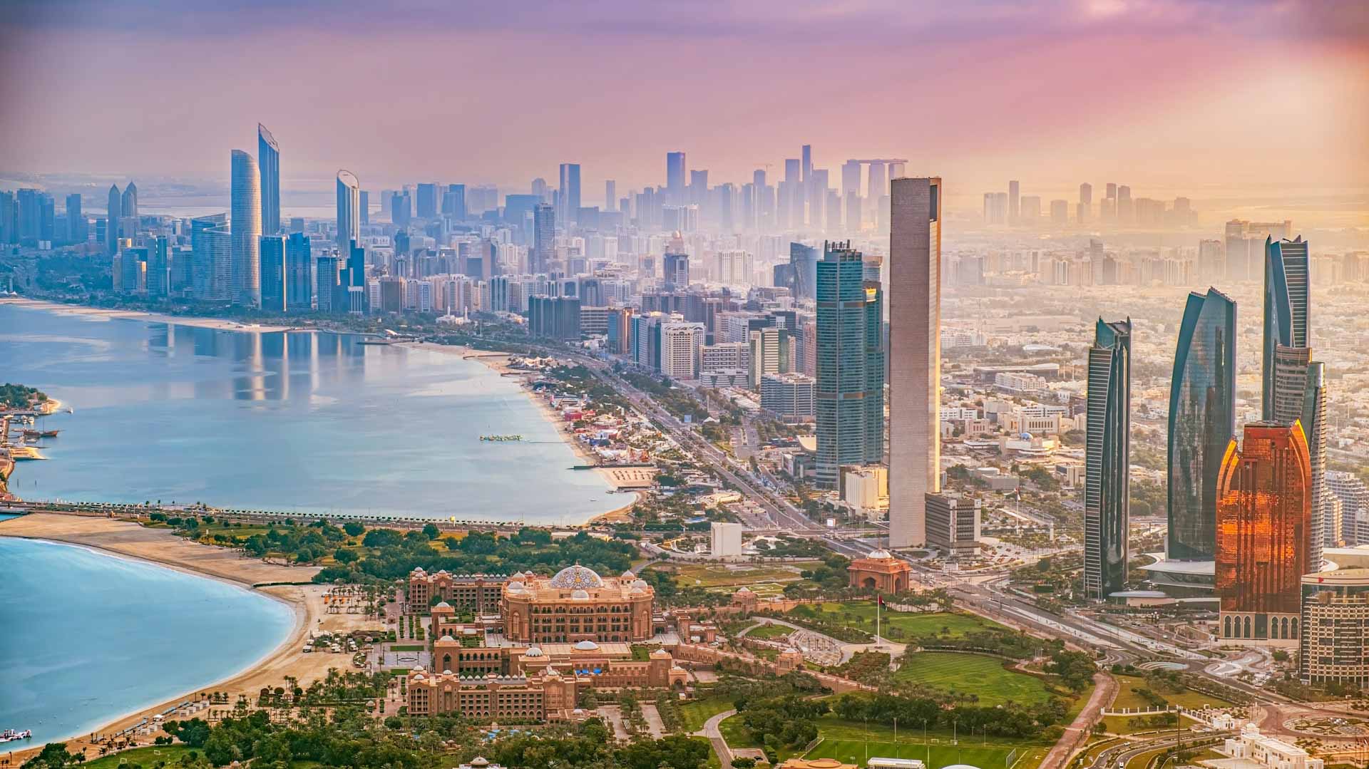 عدد سكان إمارة أبوظبي لعام 2024 يصعد إلى 4.1 مليون نسمة بنمو 7.5% 