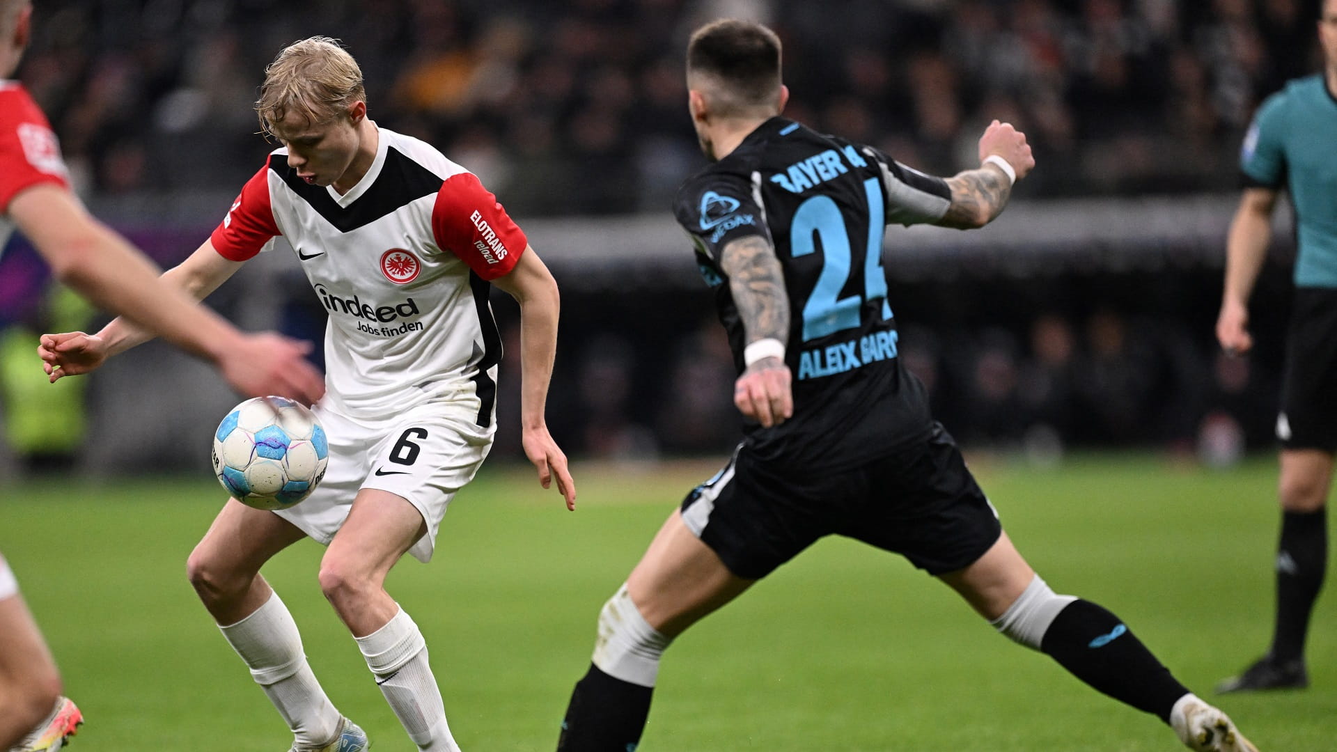 ليفركوزن يضيق الخناق على المتصدر بايرن في الدوري الألماني 