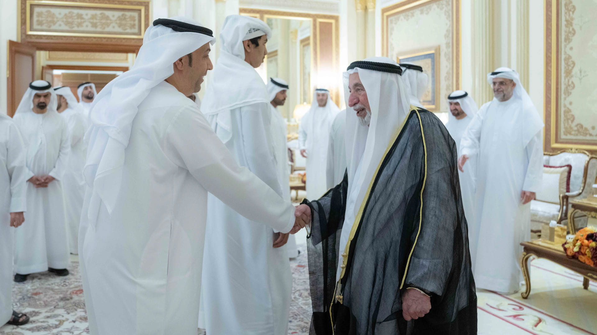 حاكم الشارقة يواصل تقبل التهاني بشهر رمضان المبارك 