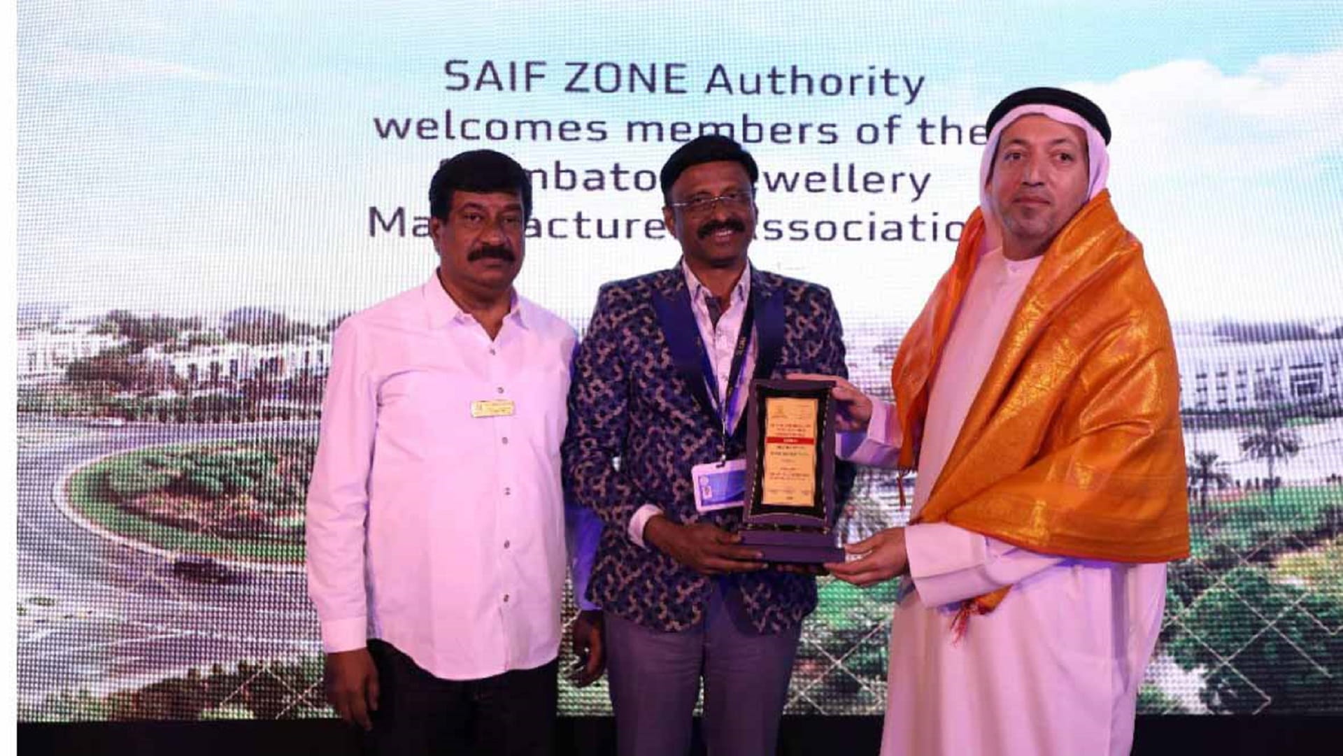 حرة مطار الشارقة تعزز الاستثمارات الهندية بقطاع الذهب والمجوهرات 