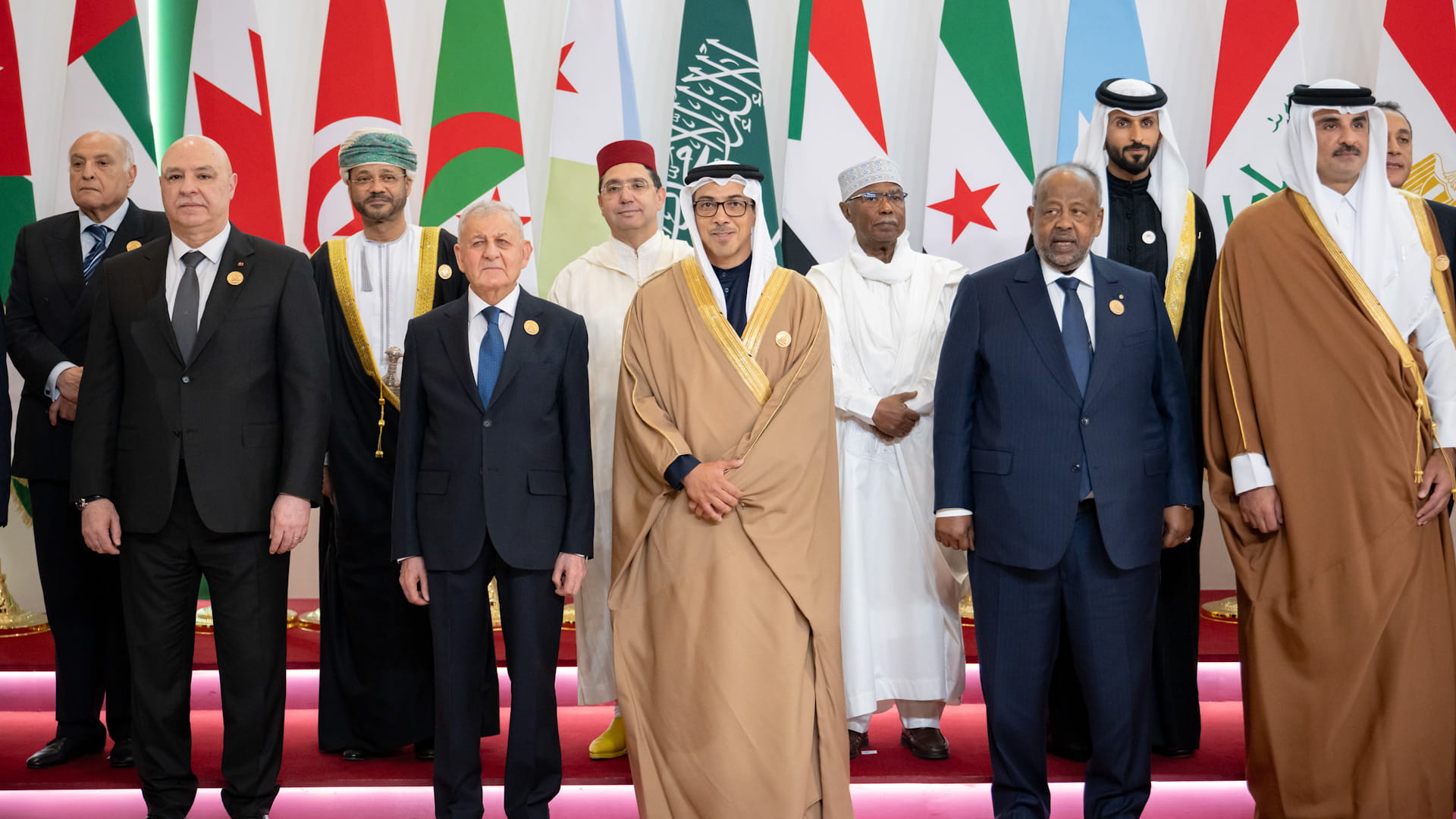 منصور بن زايد يرأس وفد الإمارات بقمة القاهرة العربية غير العادية 